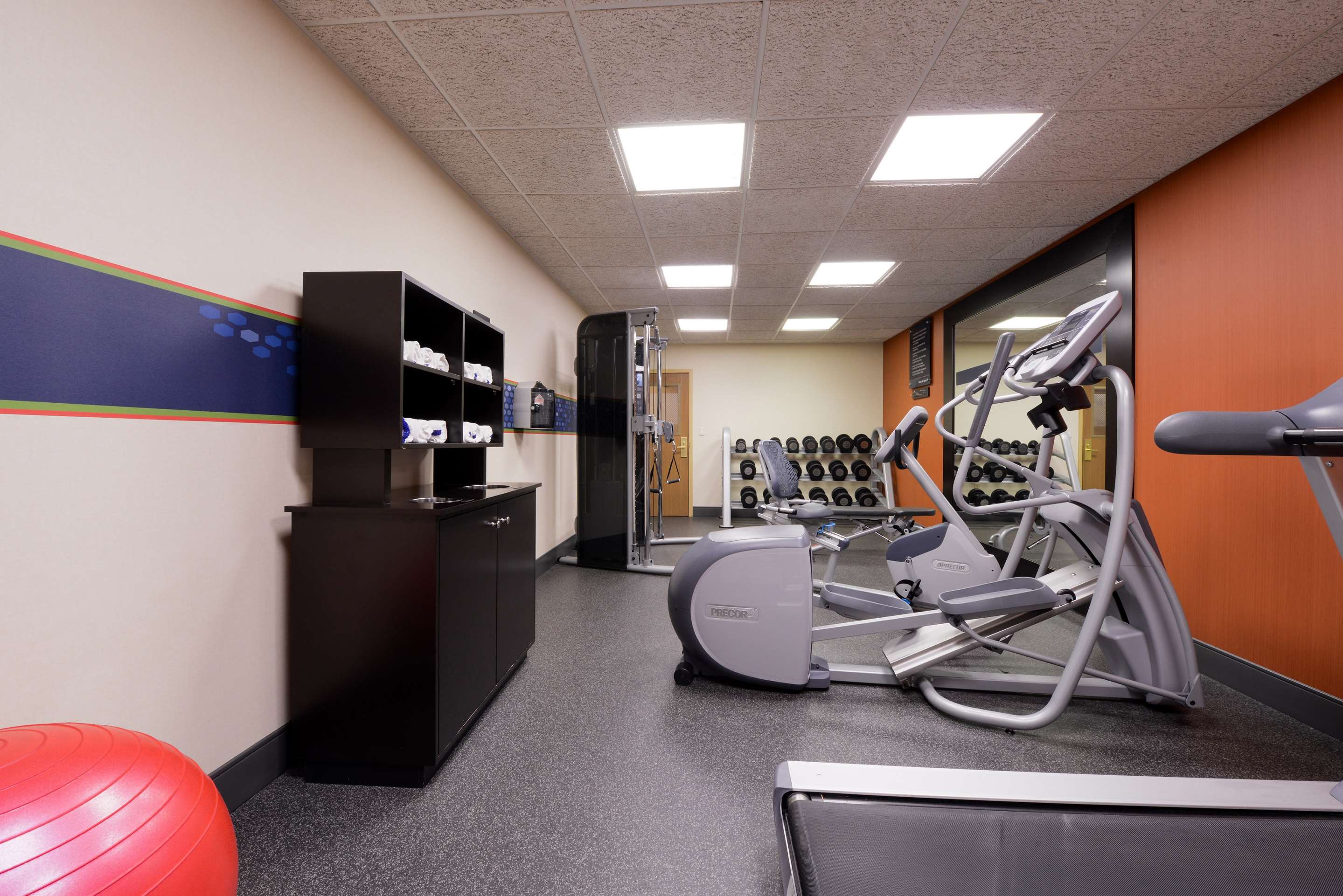 Health club fitness center gym | Hampton Inn Elkhart