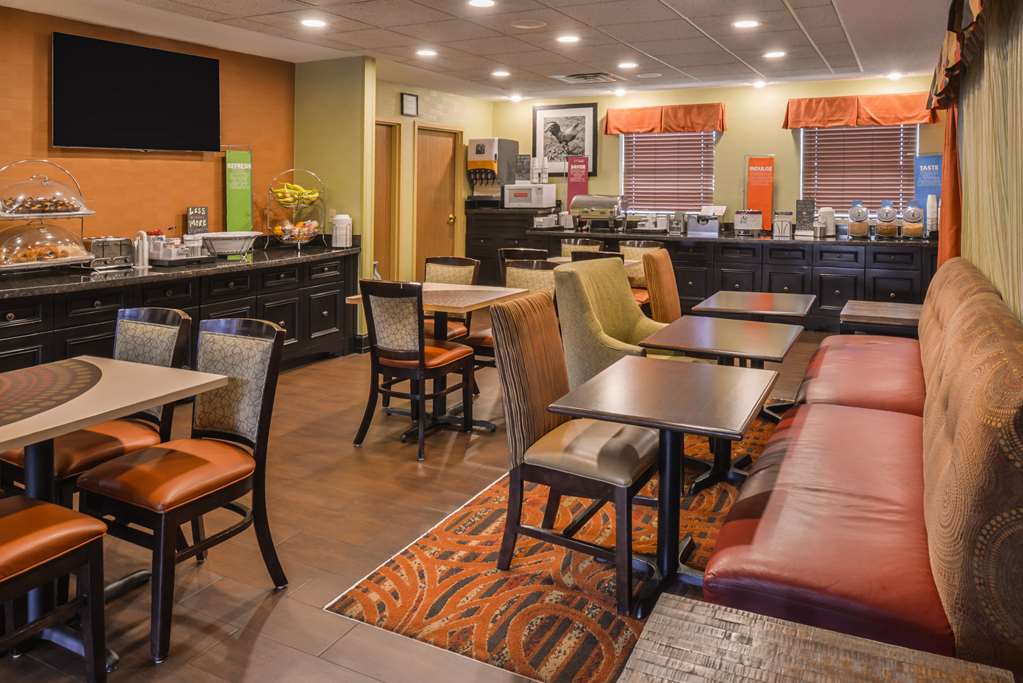 Hampton Inn by Hilton Elkhart - Tap to explore photos