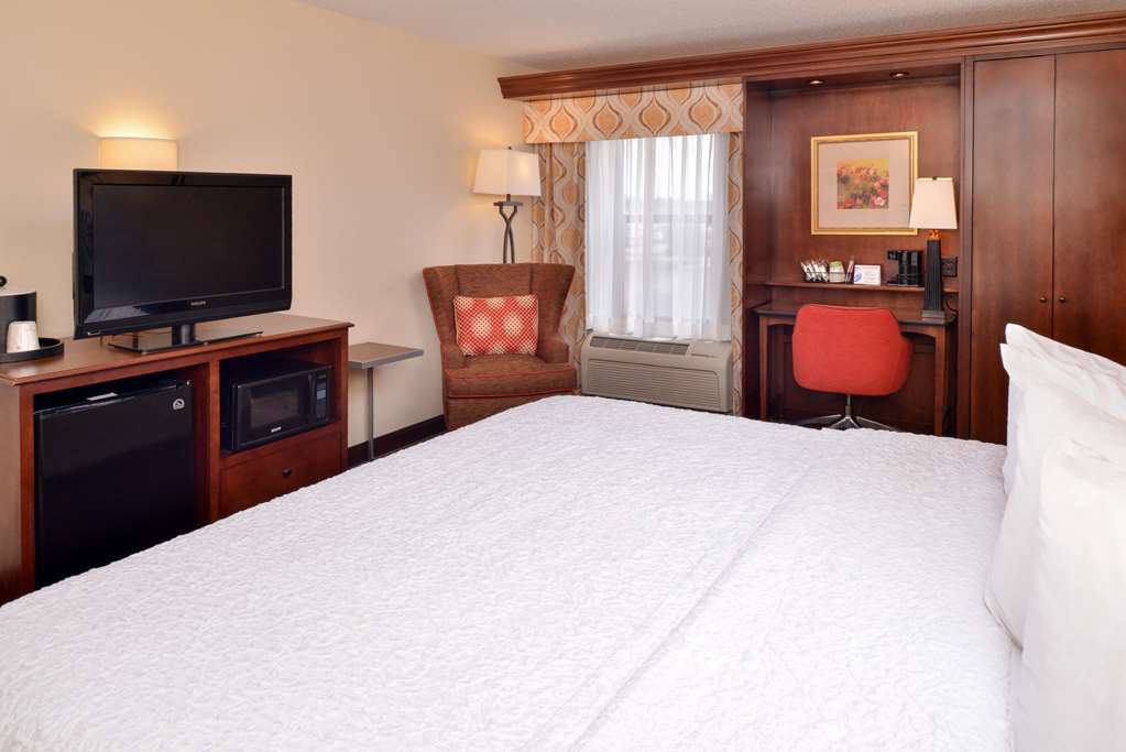 Hampton Inn by Hilton Elkhart - Tap to explore photos