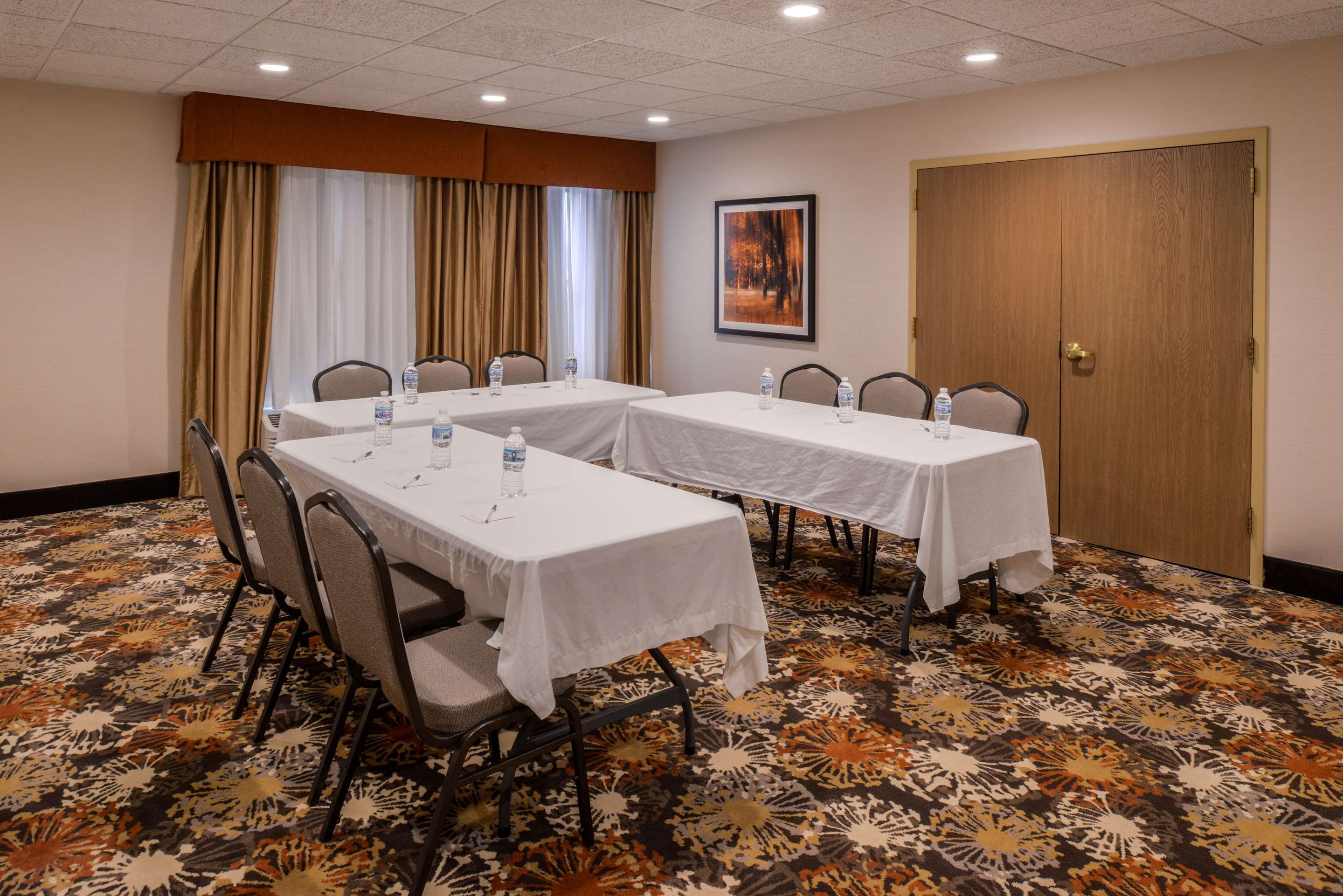 Meeting Room | Hampton Inn Elkhart