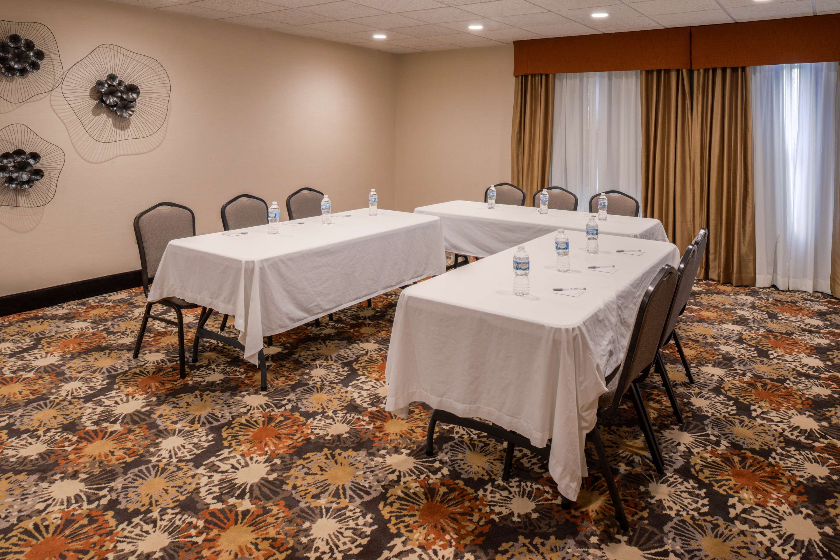 Meeting Room | Hampton Inn Elkhart