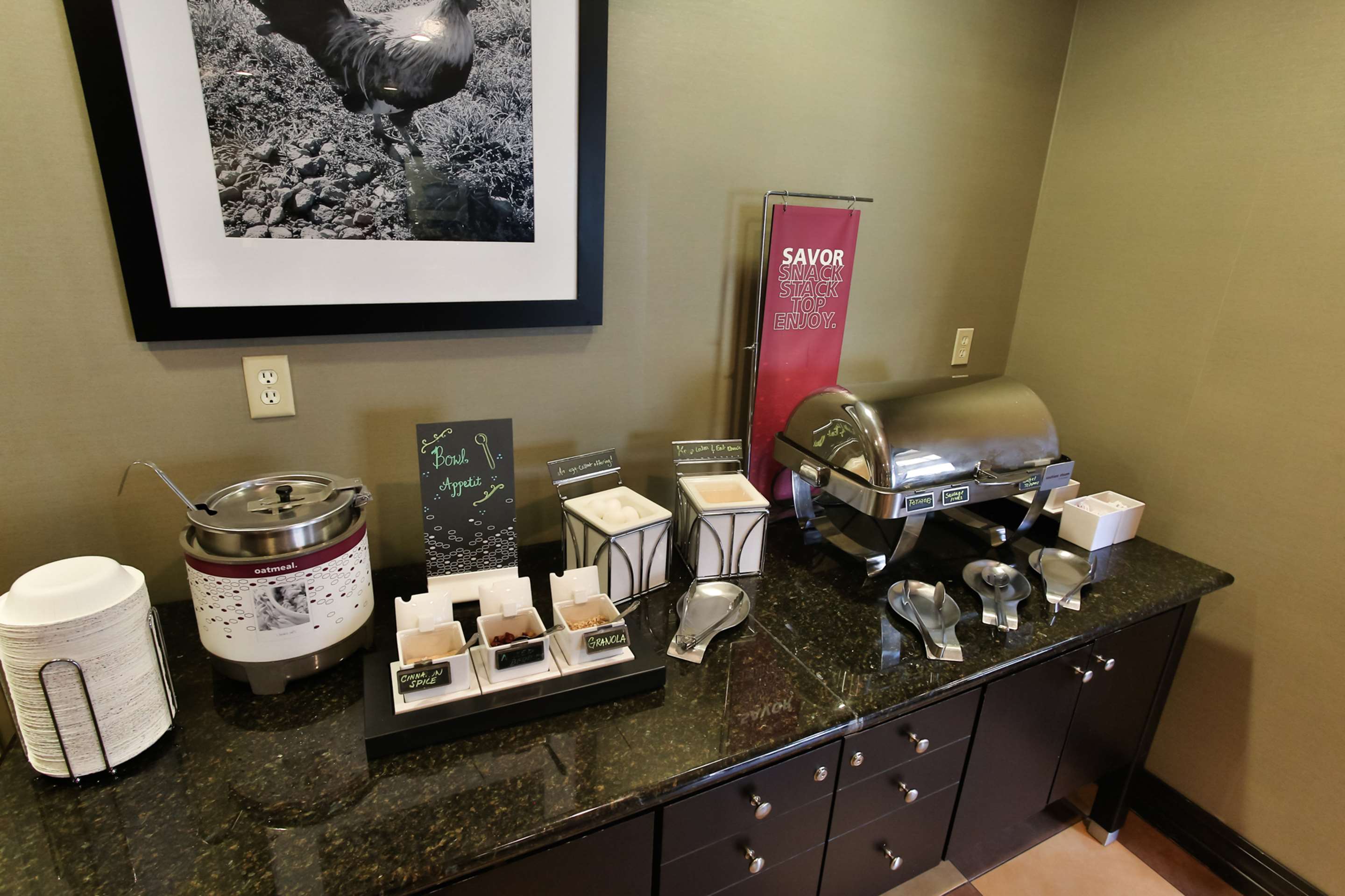 Restaurant | Hampton Inn & Suites Middlebury