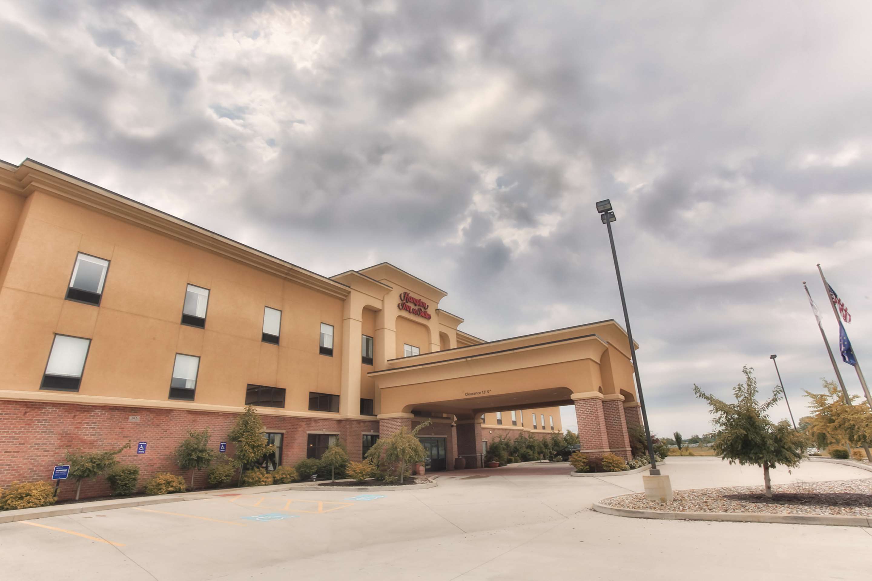 Exterior | Hampton Inn & Suites Middlebury