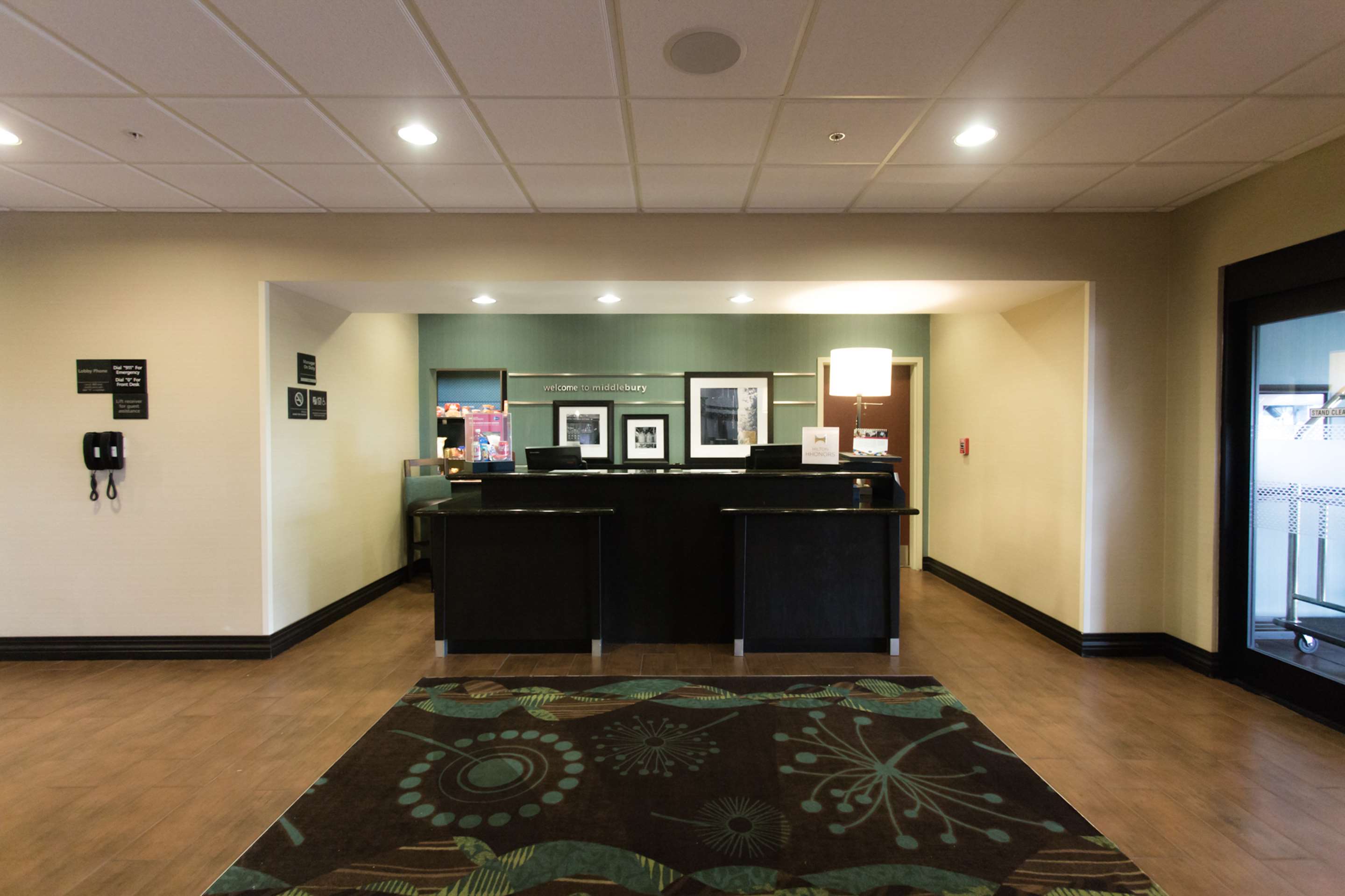 Reception | Hampton Inn & Suites Middlebury