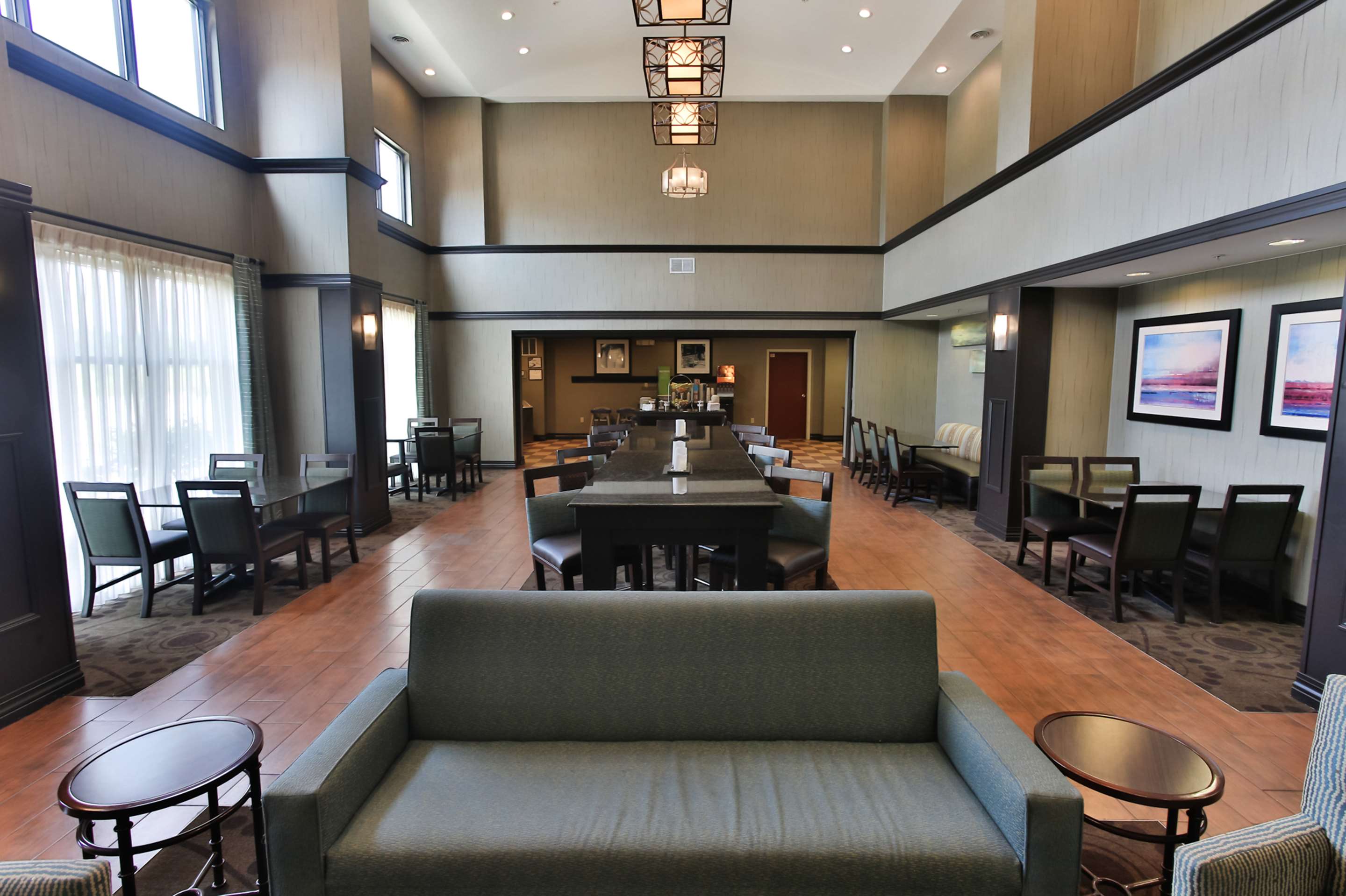 Restaurant | Hampton Inn & Suites Middlebury