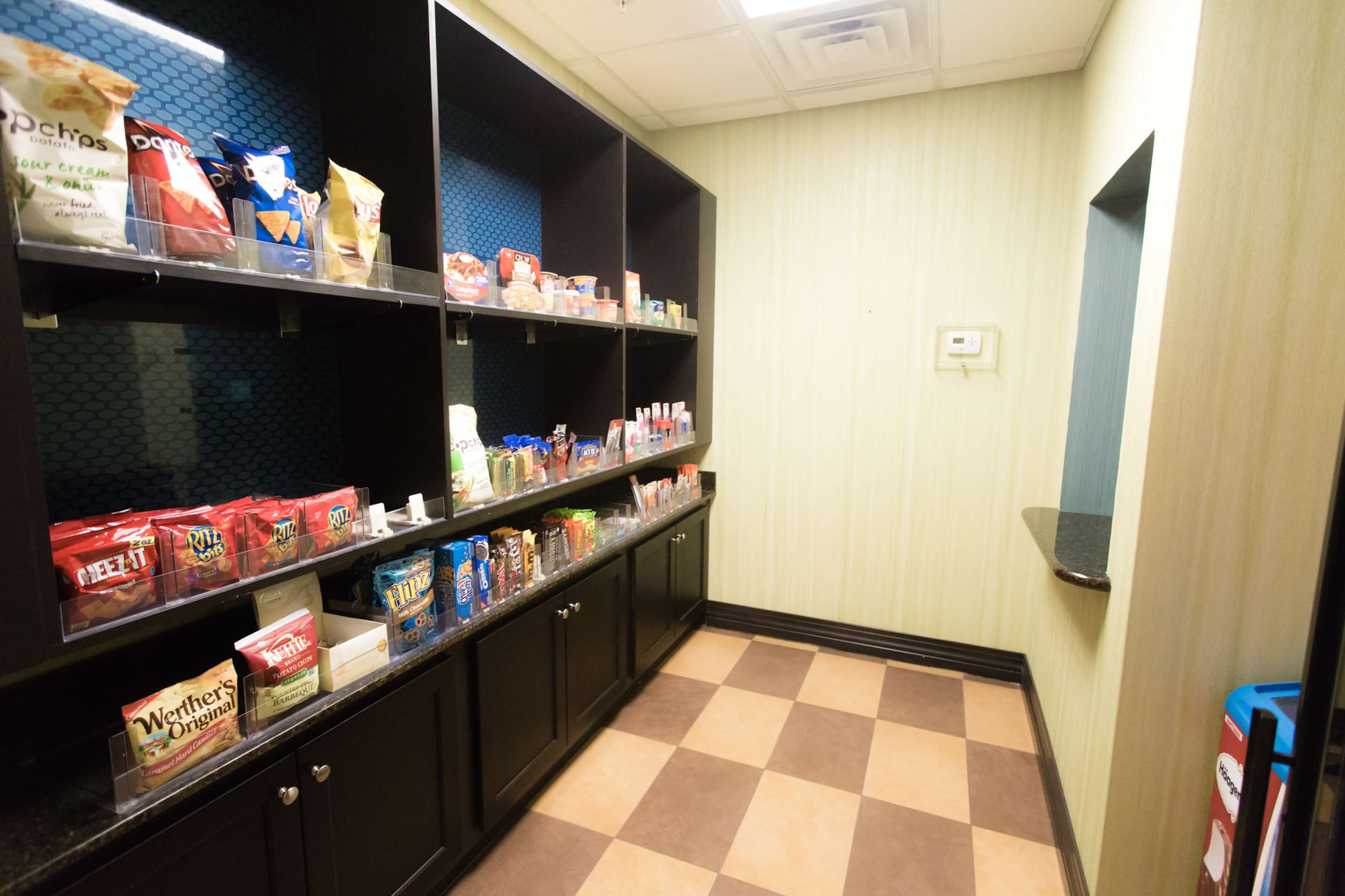 Restaurant | Hampton Inn & Suites Middlebury