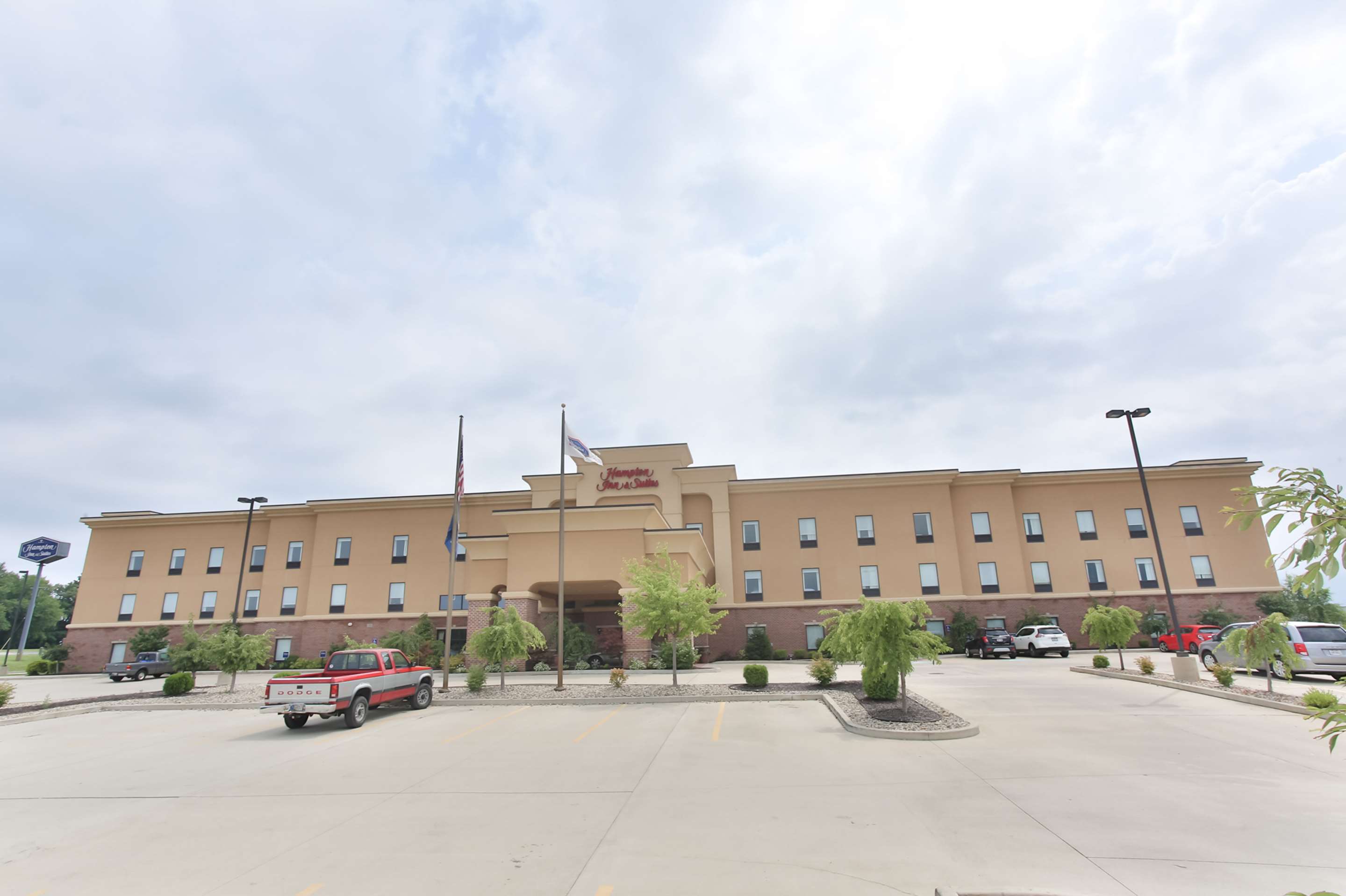 Exterior | Hampton Inn & Suites Middlebury