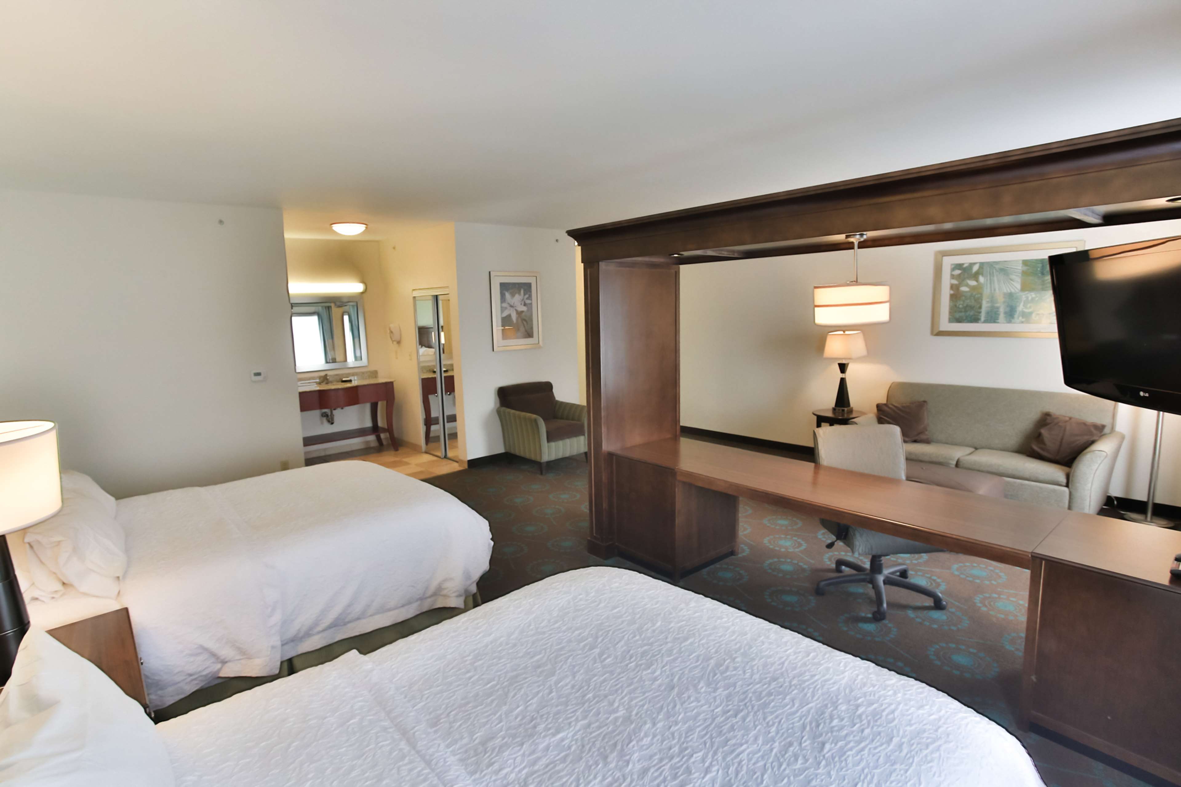 Hampton Inn & Suites by Hilton Middlebury Room Type - 2 QN STUDIO STE NONSMOKING