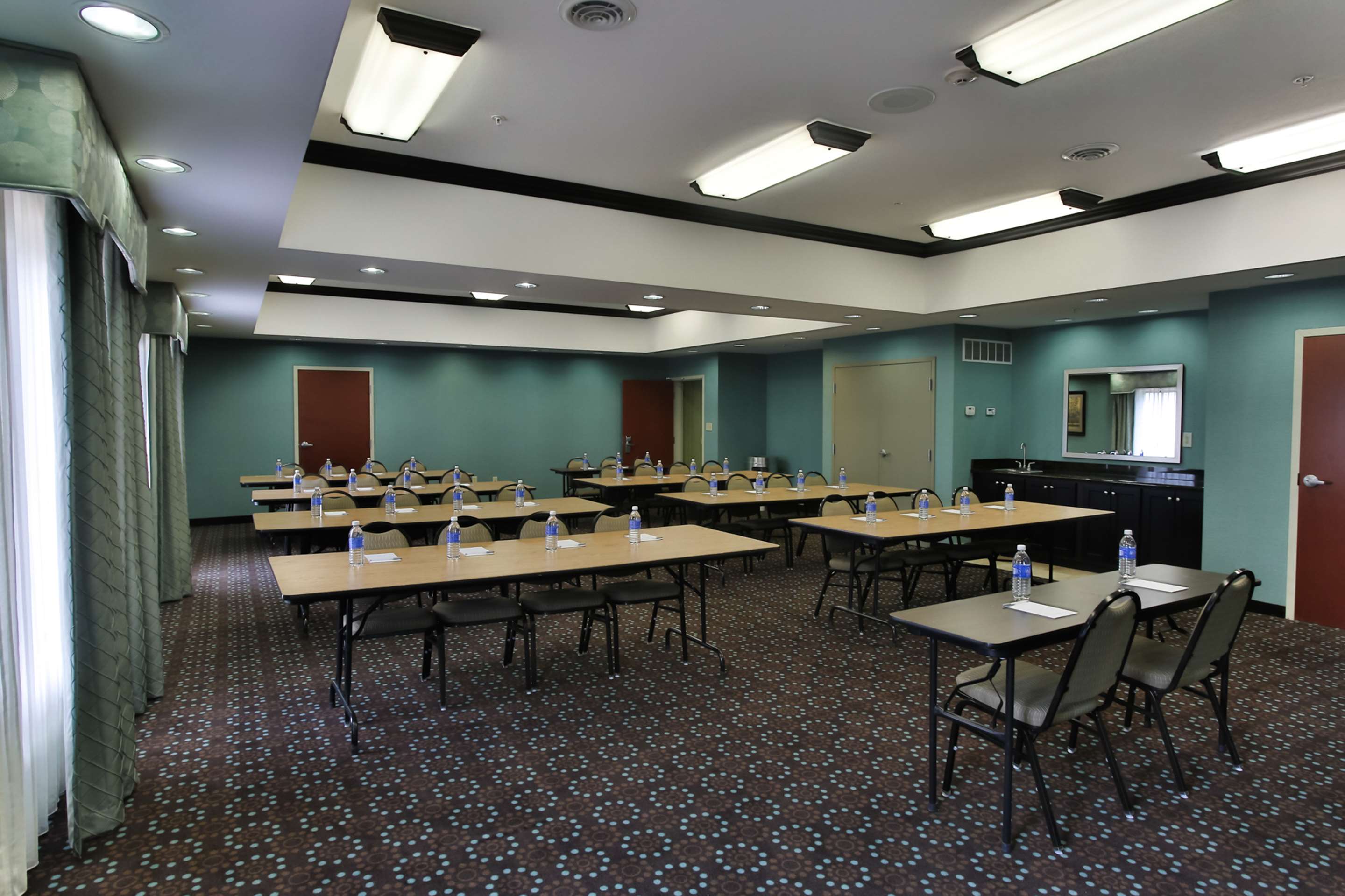 Meeting Room | Hampton Inn & Suites Middlebury