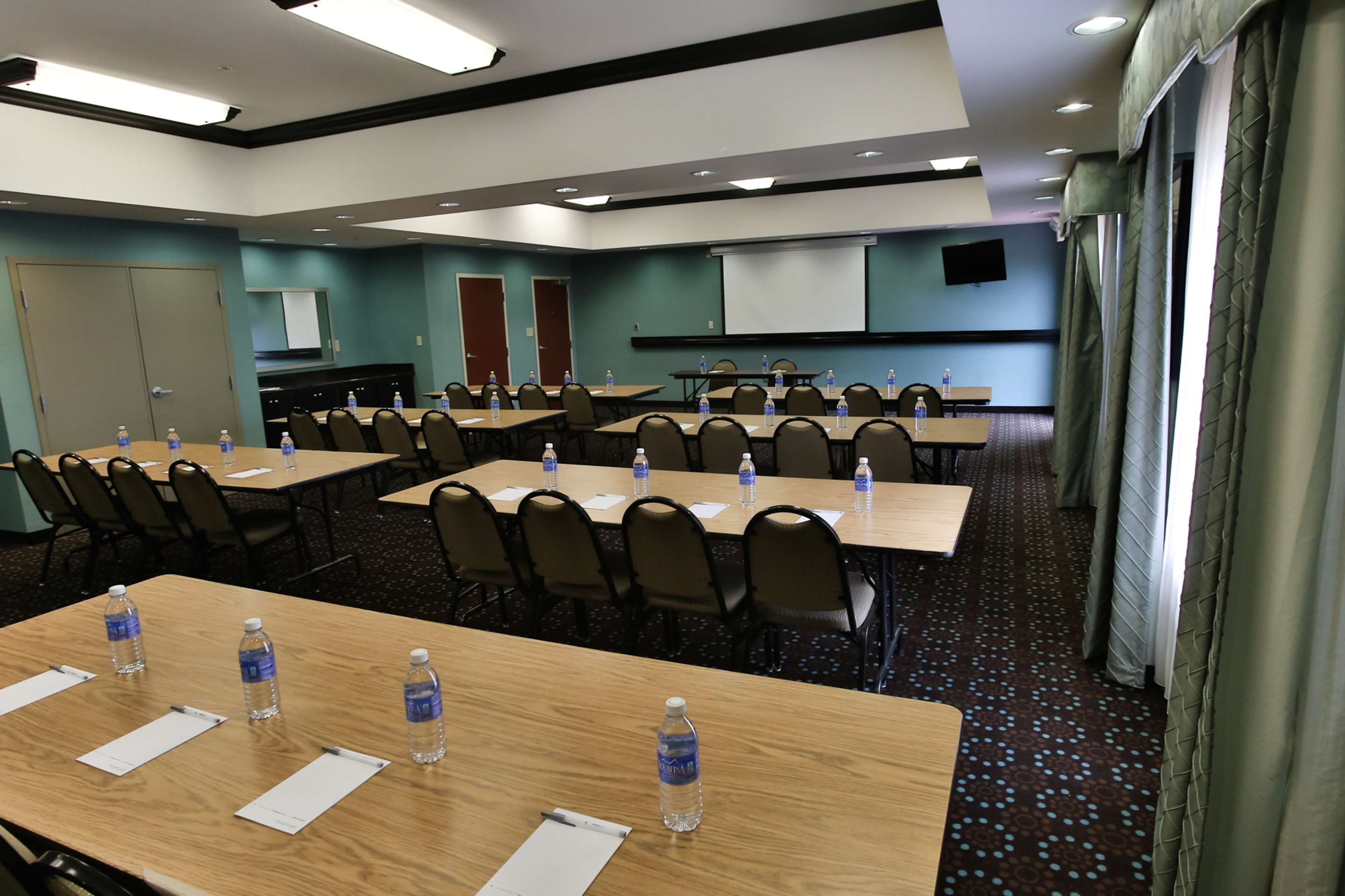 Meeting Room | Hampton Inn & Suites Middlebury