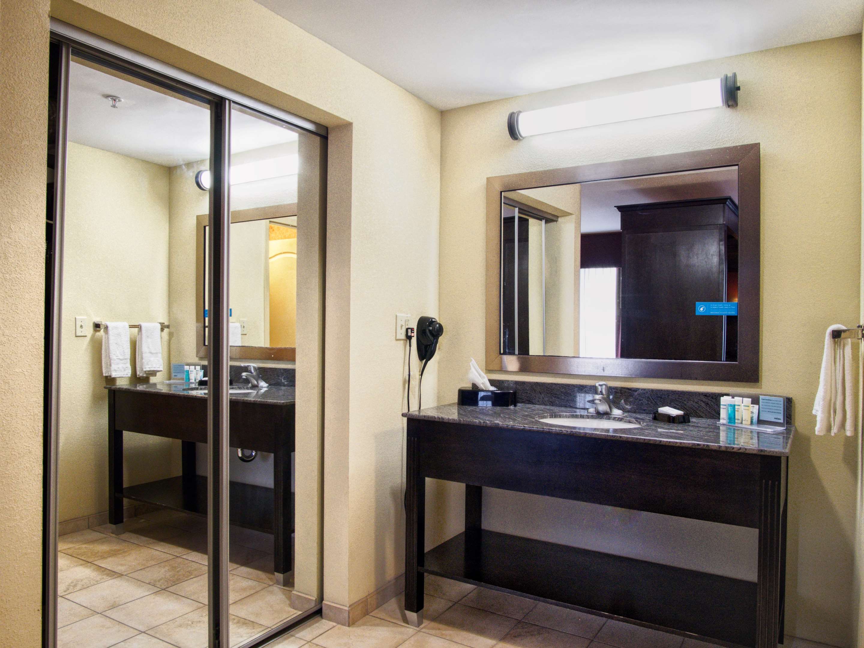 Guest room bath