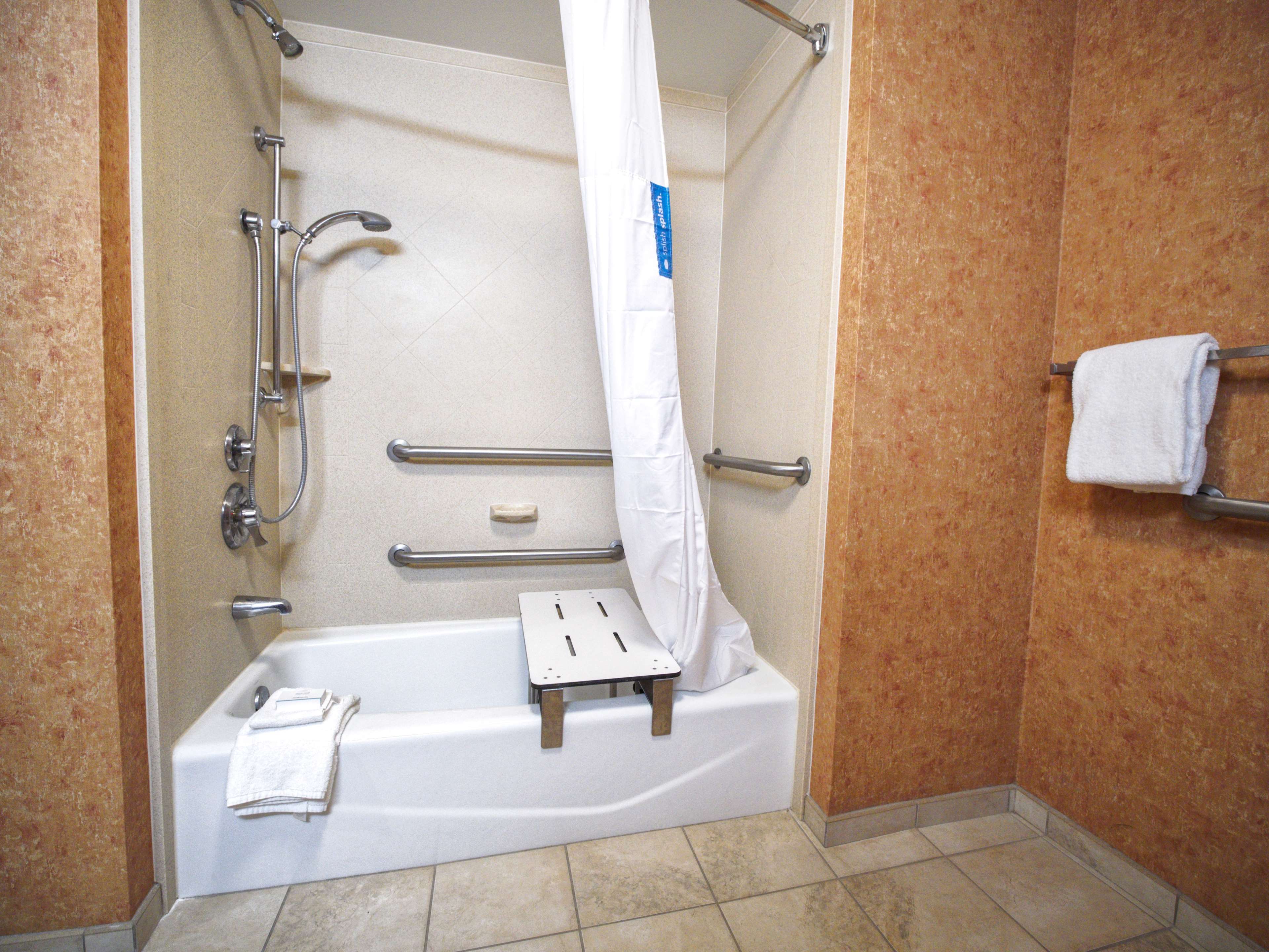 Hampton Inn & Suites Elk City, OK - Tap to explore photos