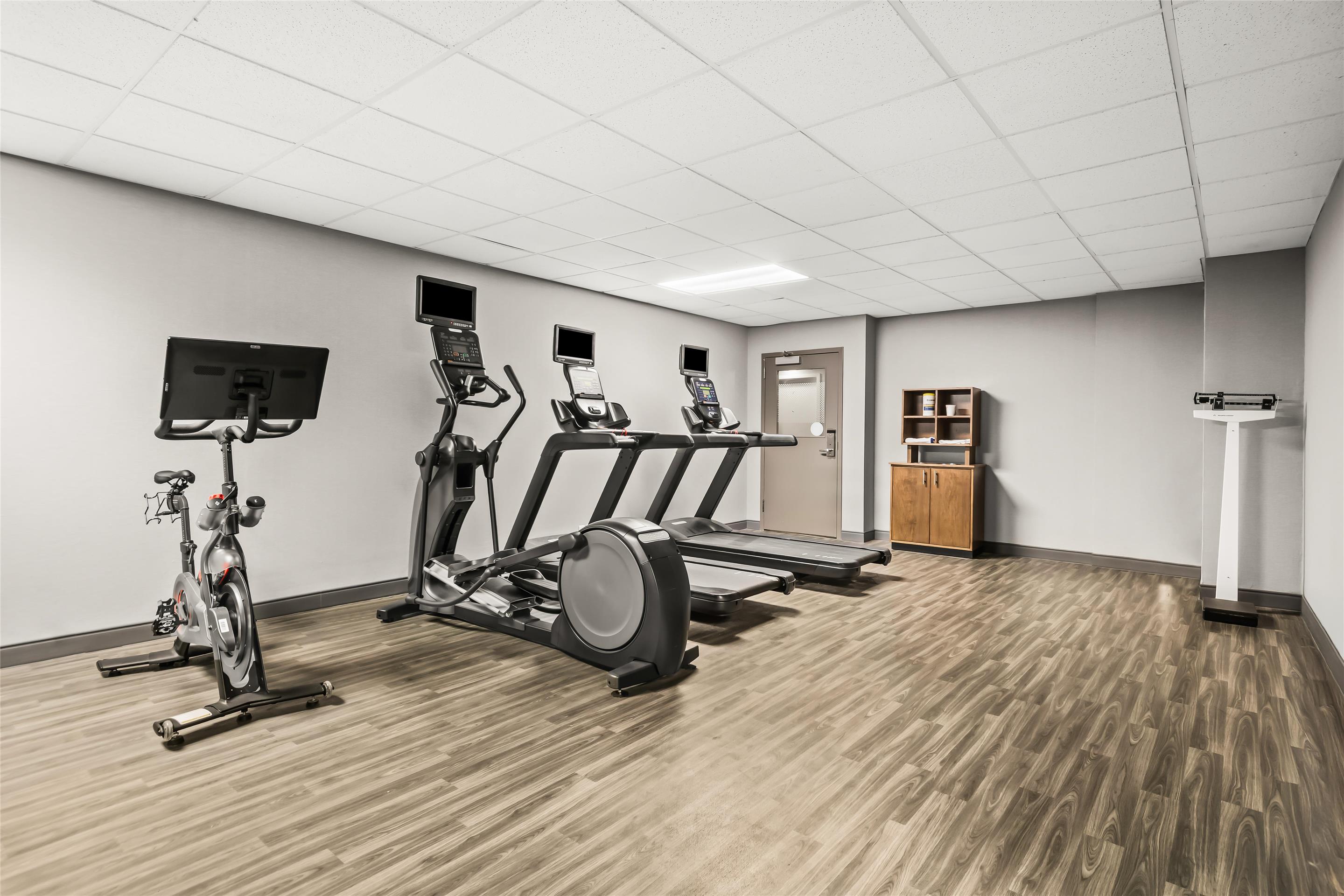 Health club fitness center gym | Hampton Inn Elkton