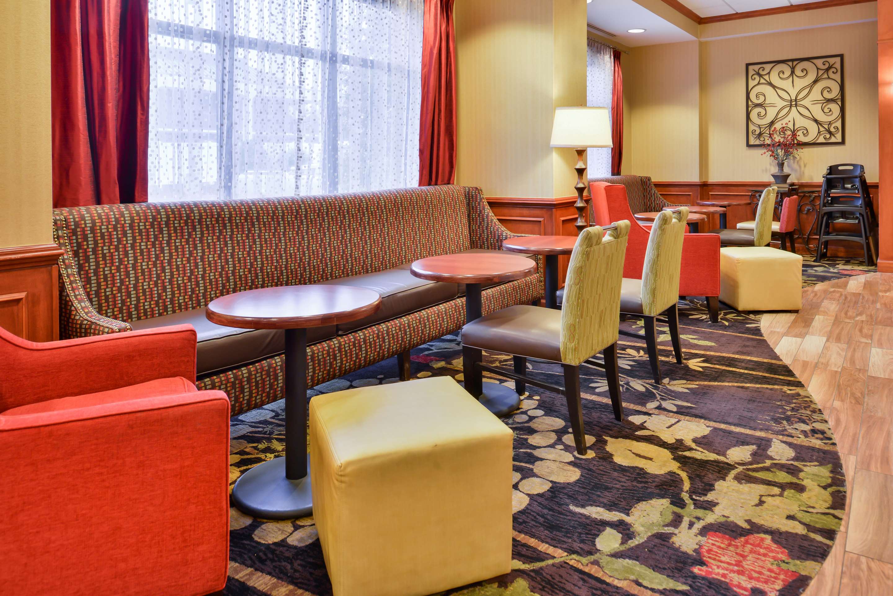 Lobby | Hampton Inn by Hilton Emporia