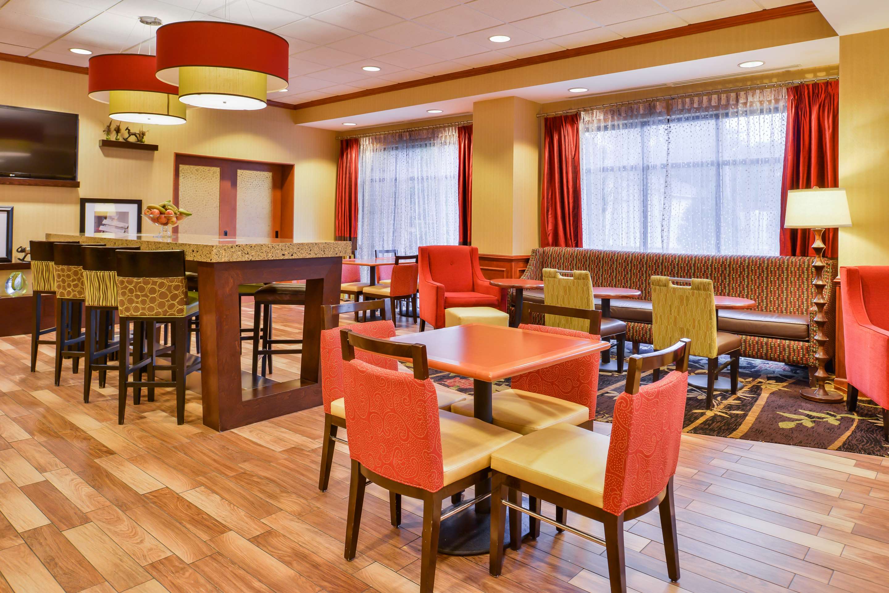 Lobby | Hampton Inn by Hilton Emporia