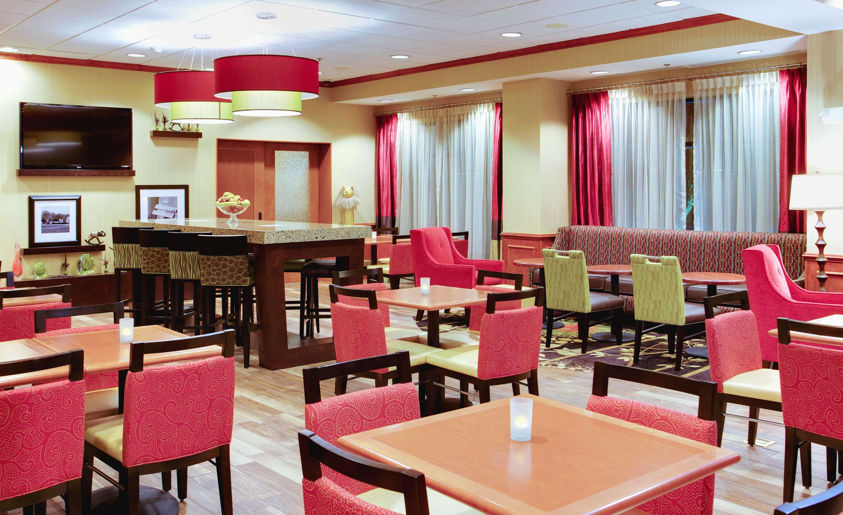 Reception | Hampton Inn by Hilton Emporia