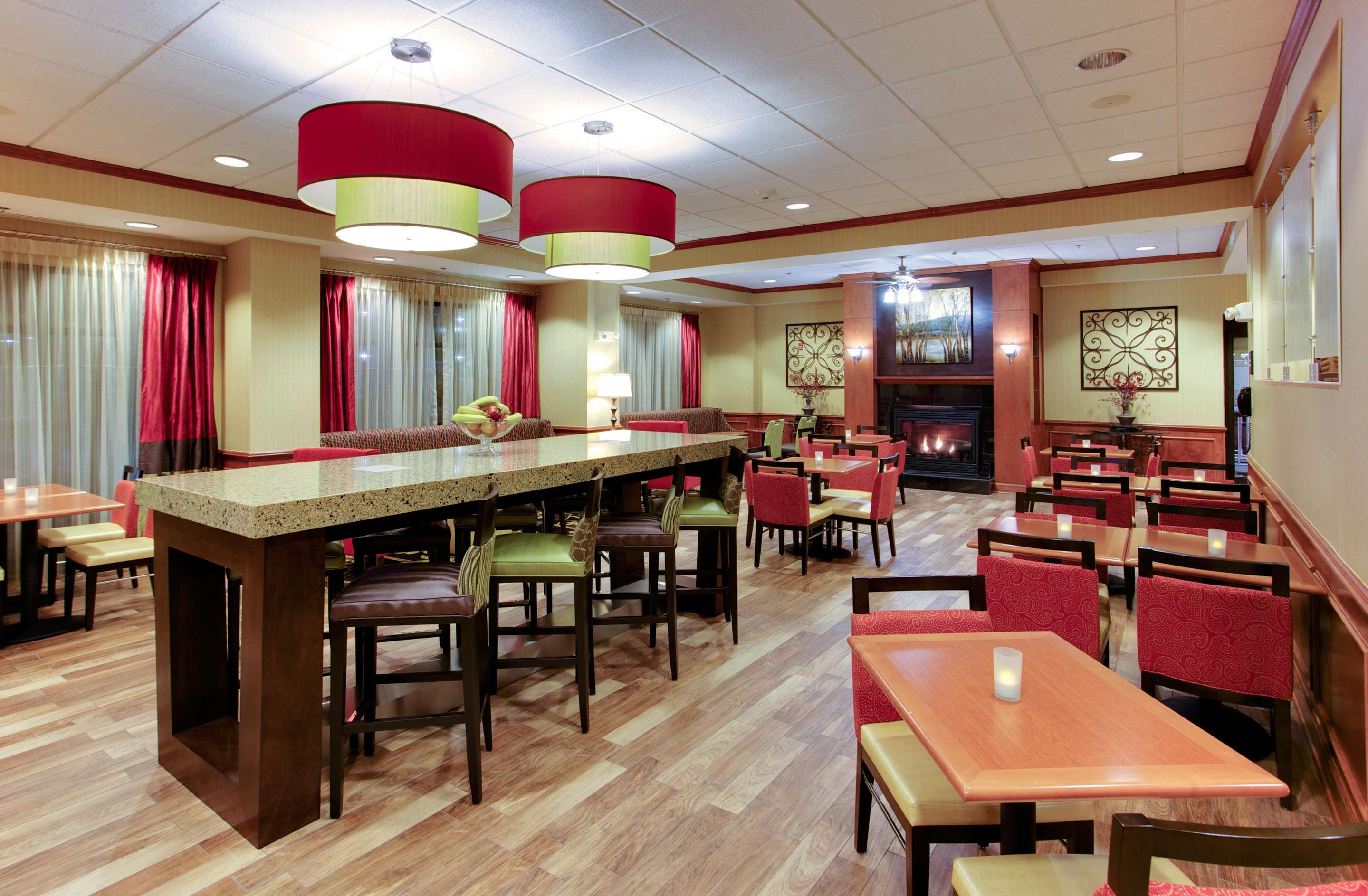 Reception | Hampton Inn by Hilton Emporia