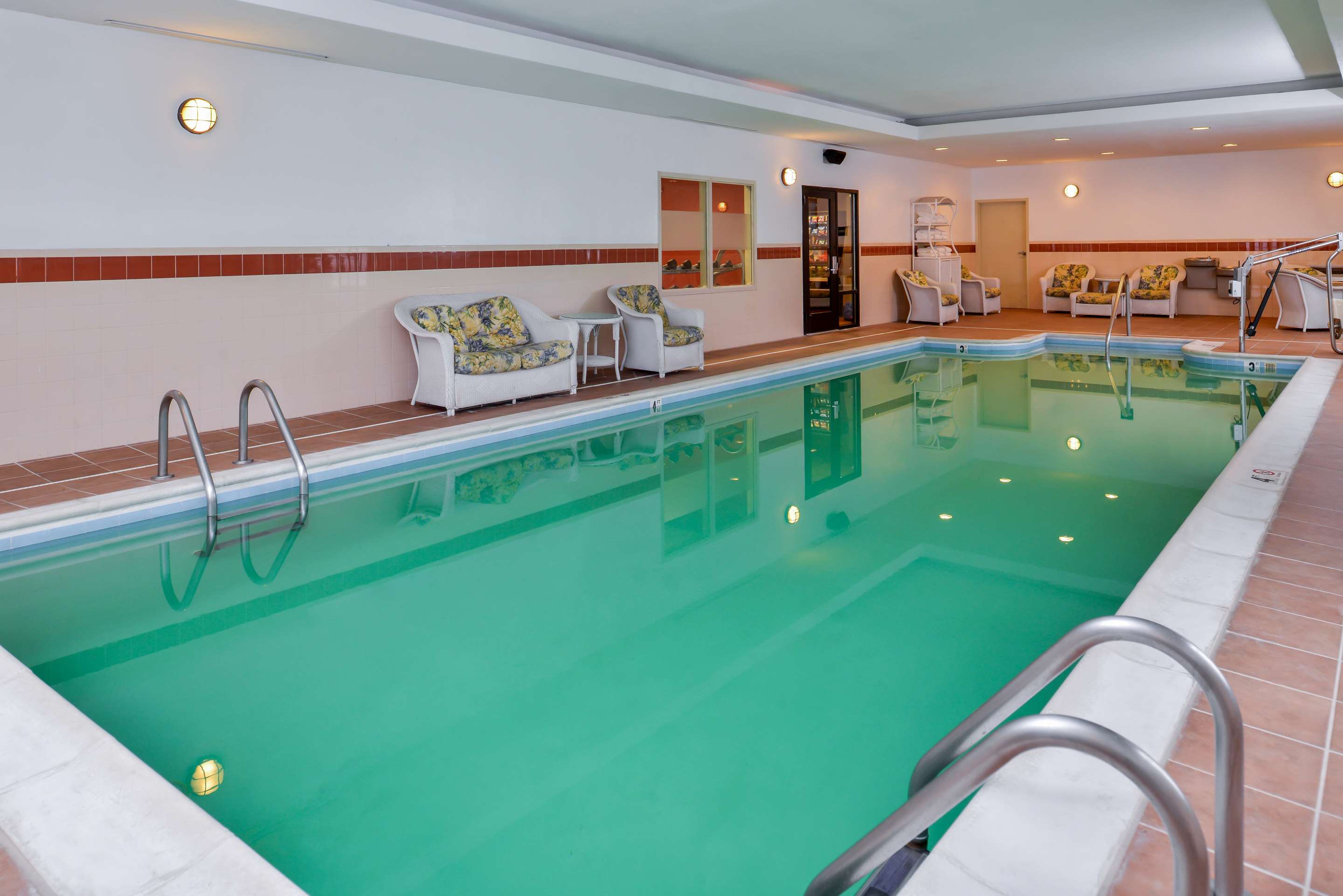 Pool | Hampton Inn by Hilton Emporia