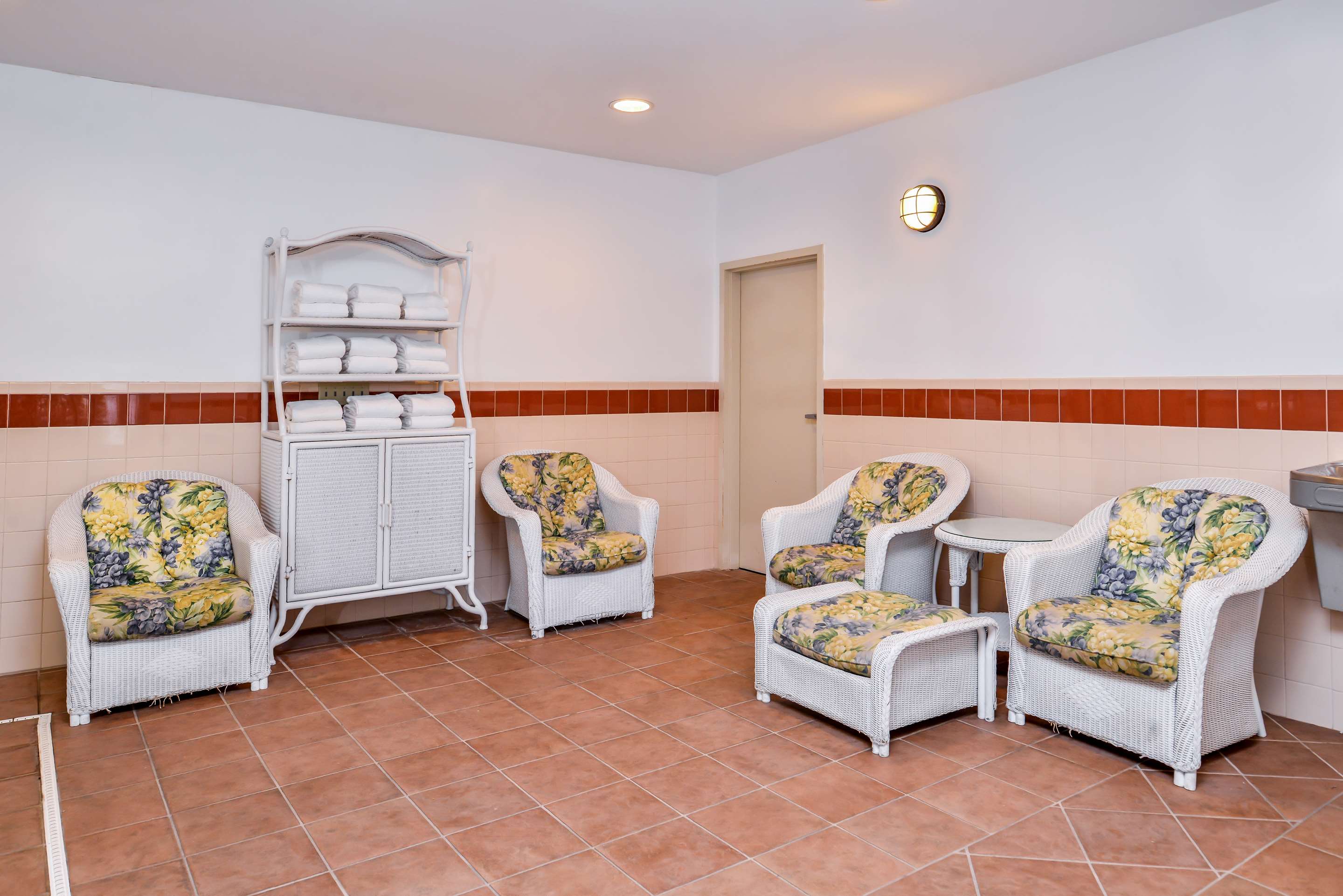 Lobby | Hampton Inn by Hilton Emporia