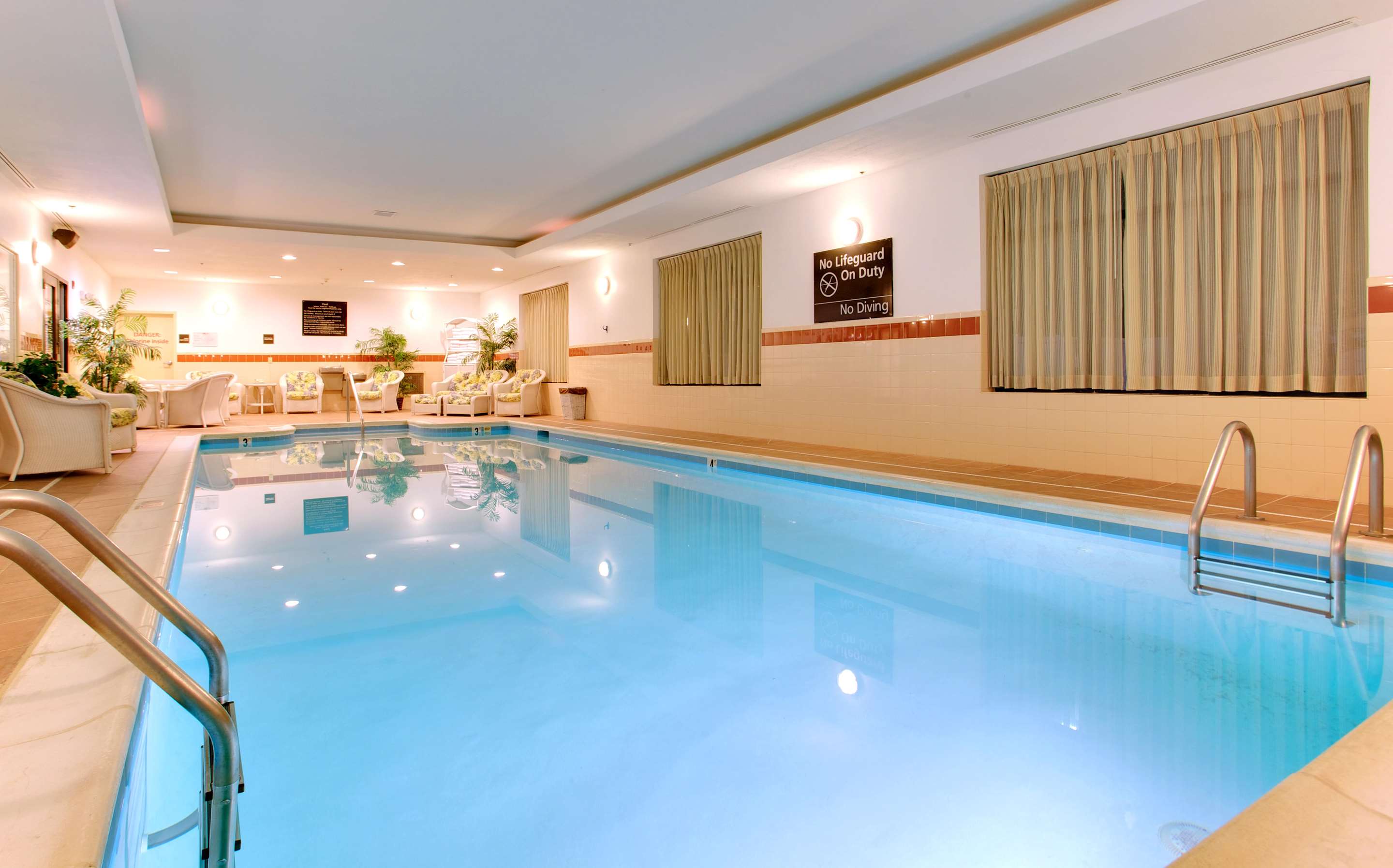 Pool | Hampton Inn by Hilton Emporia