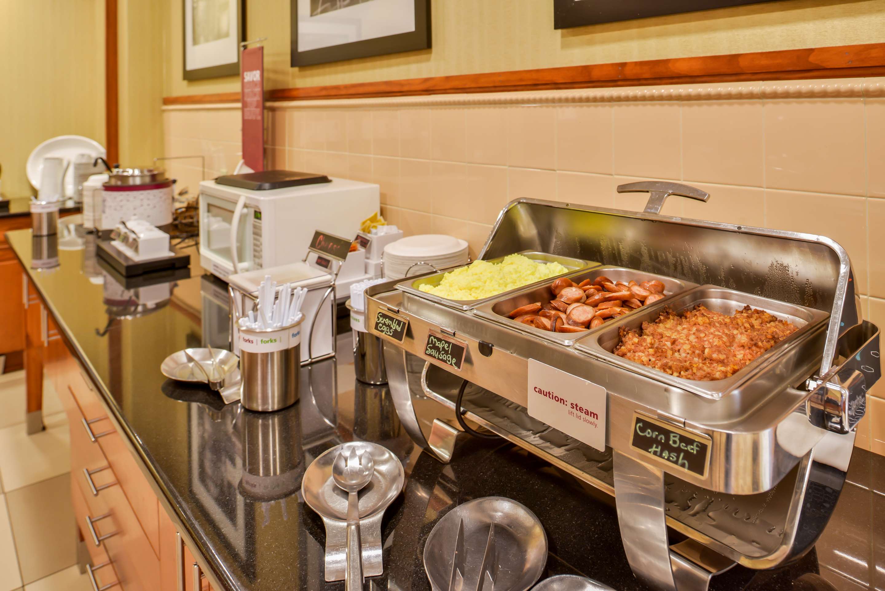 Breakfast Area | Hampton Inn by Hilton Emporia