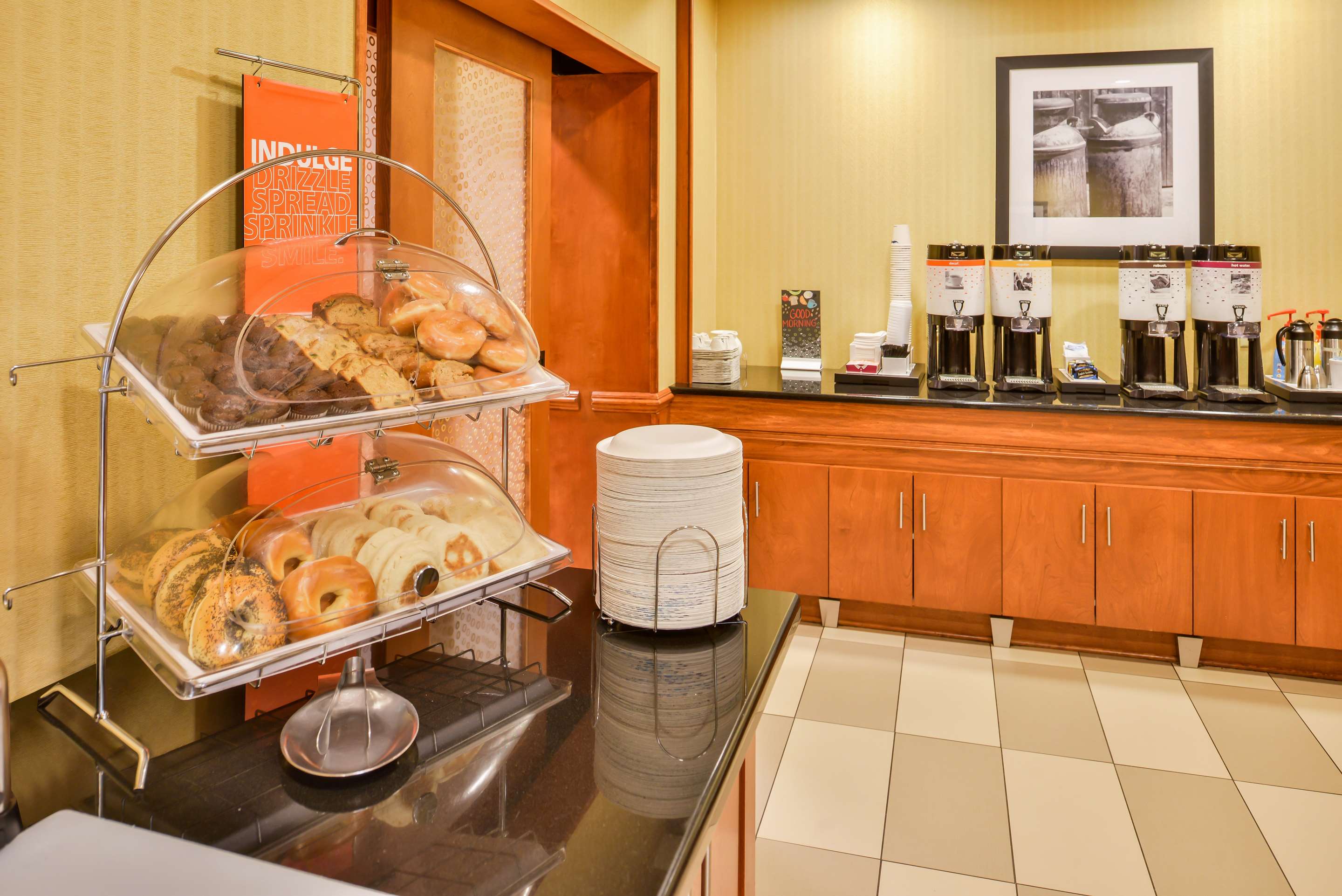 Breakfast Area | Hampton Inn by Hilton Emporia