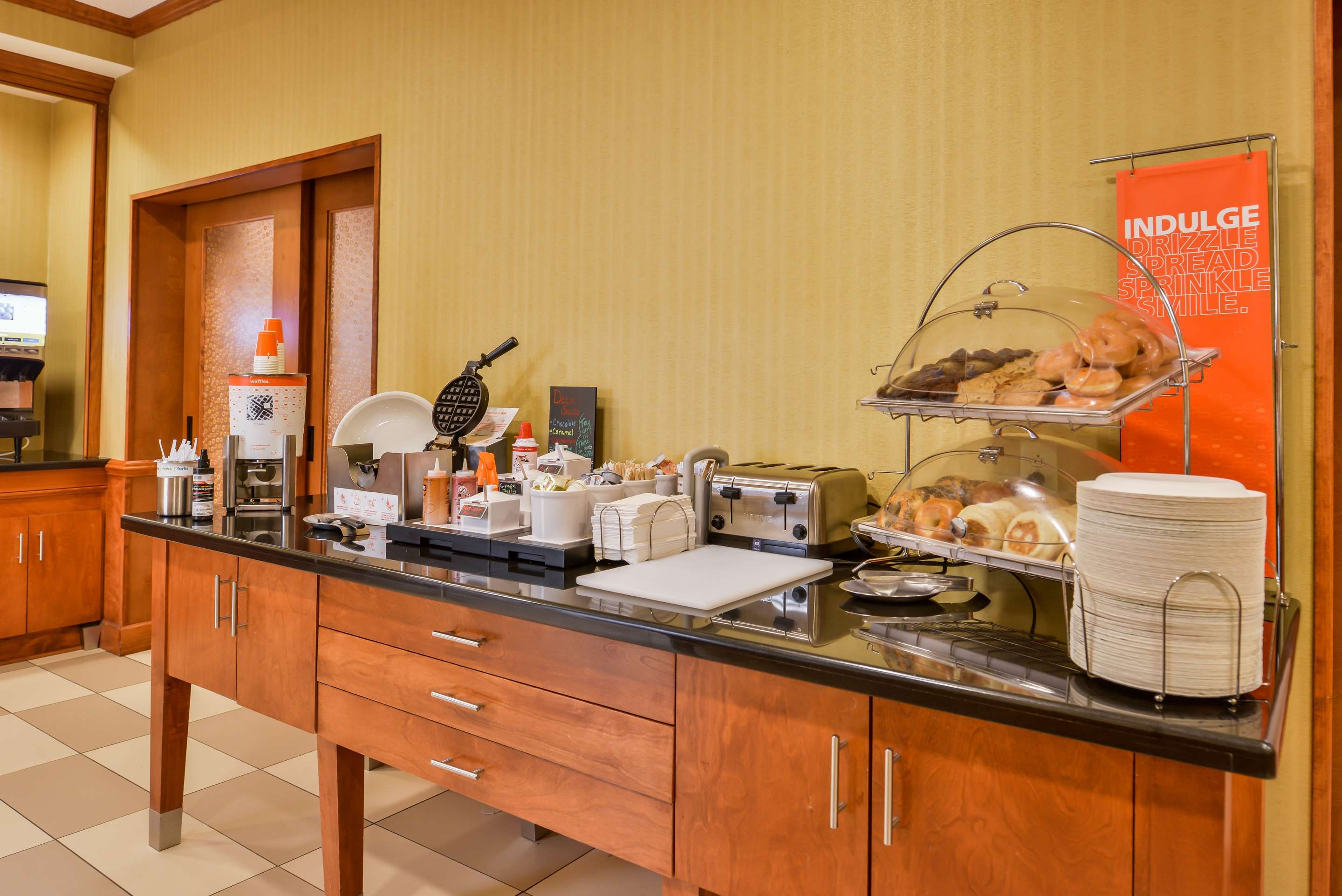 Breakfast Area | Hampton Inn by Hilton Emporia
