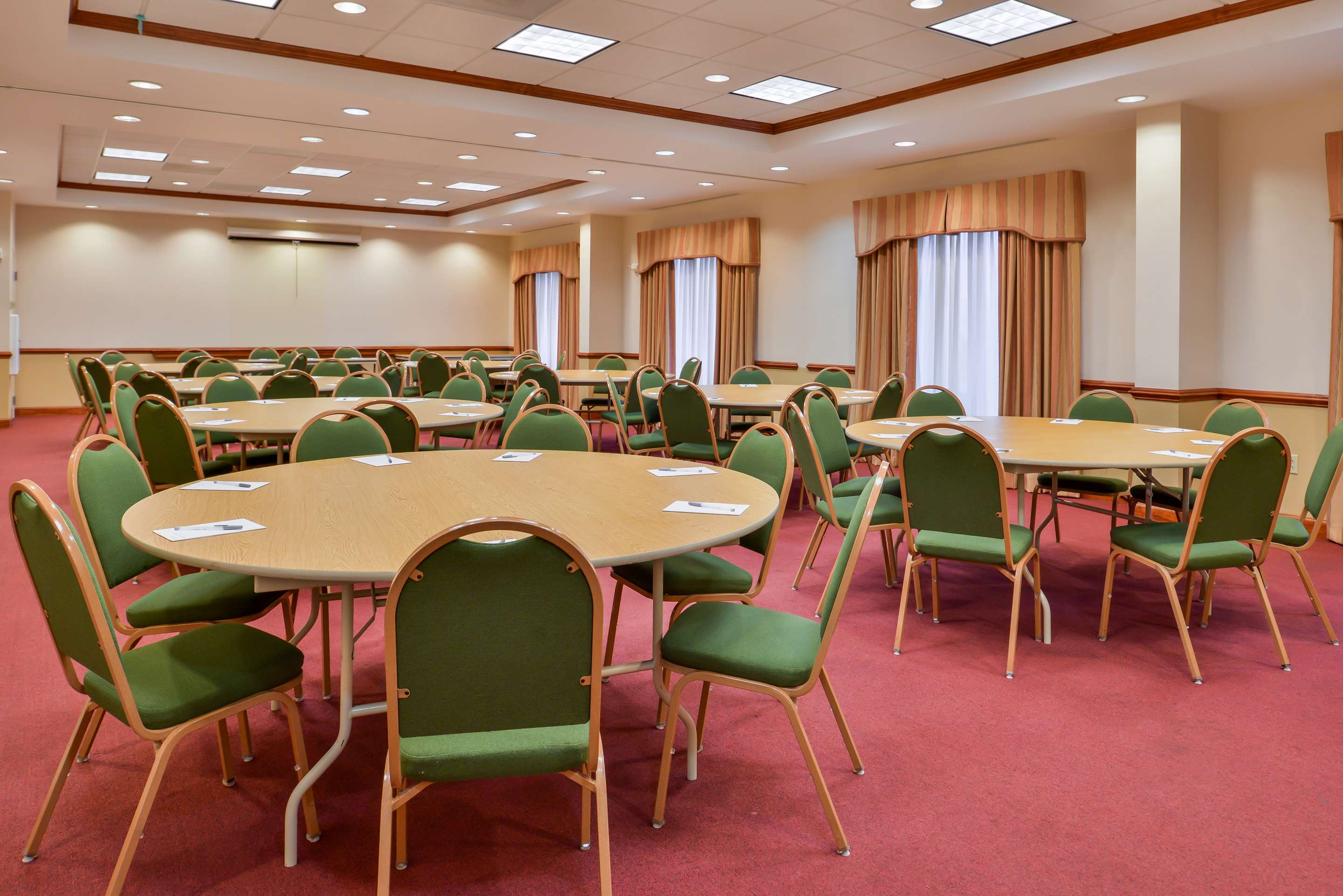 Meeting Room | Hampton Inn by Hilton Emporia