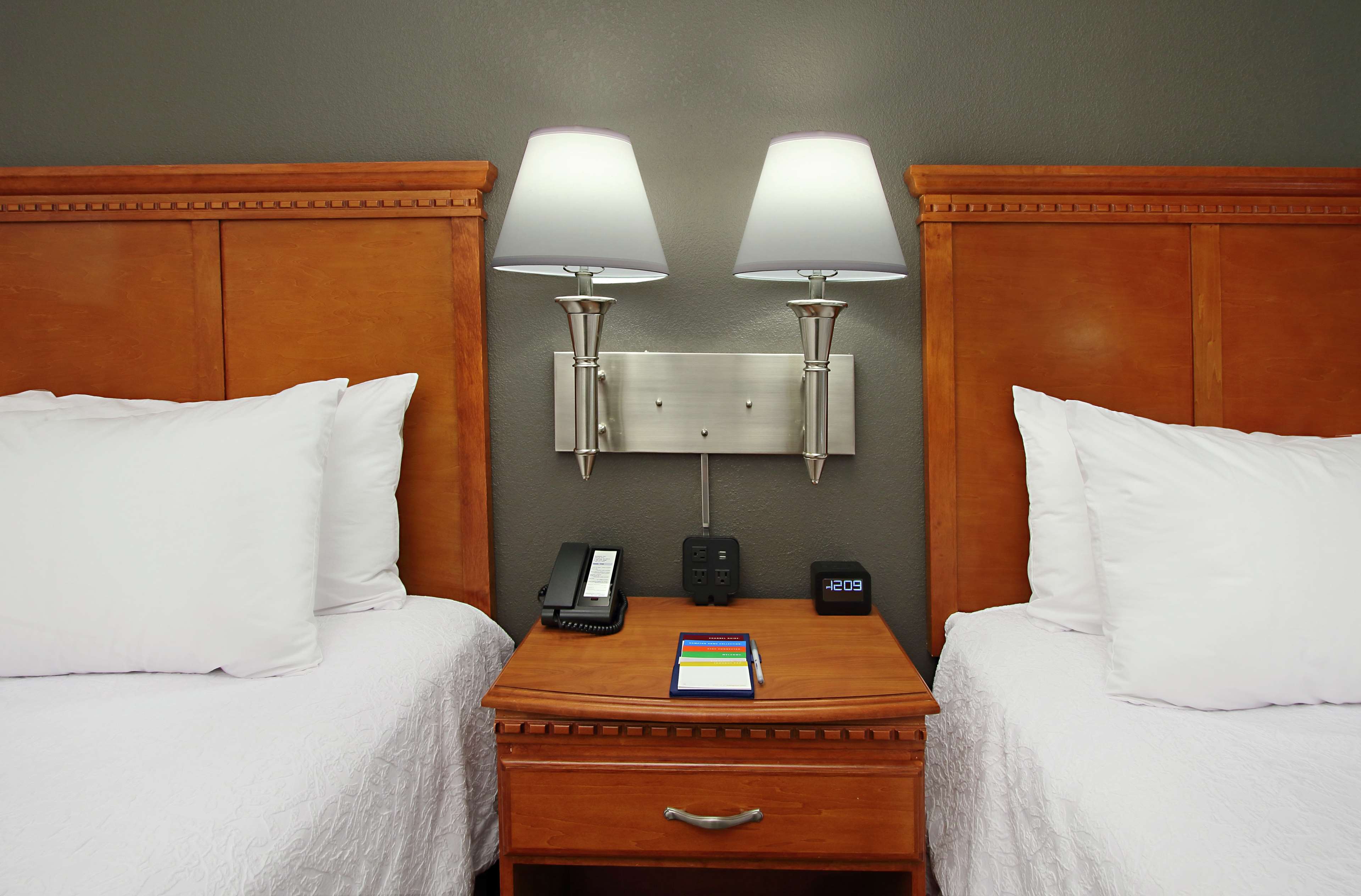 Hampton Inn by Hilton Ashtabula Room Type - 2 QUEEN BEDS NONSMOKING