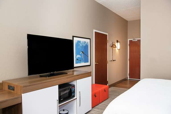  - Hampton Inn South Erie - I-90, Exit 24