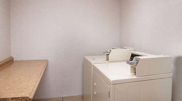  - Hampton Inn South Erie - I-90, Exit 24