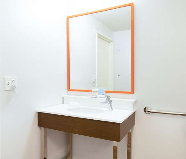  - Hampton Inn South Erie - I-90, Exit 24