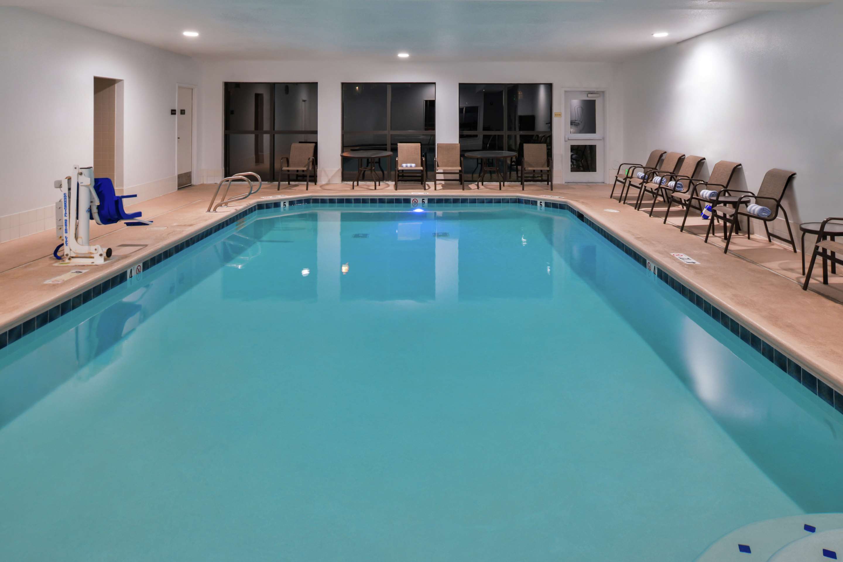 Pool | Hampton Inn Eugene