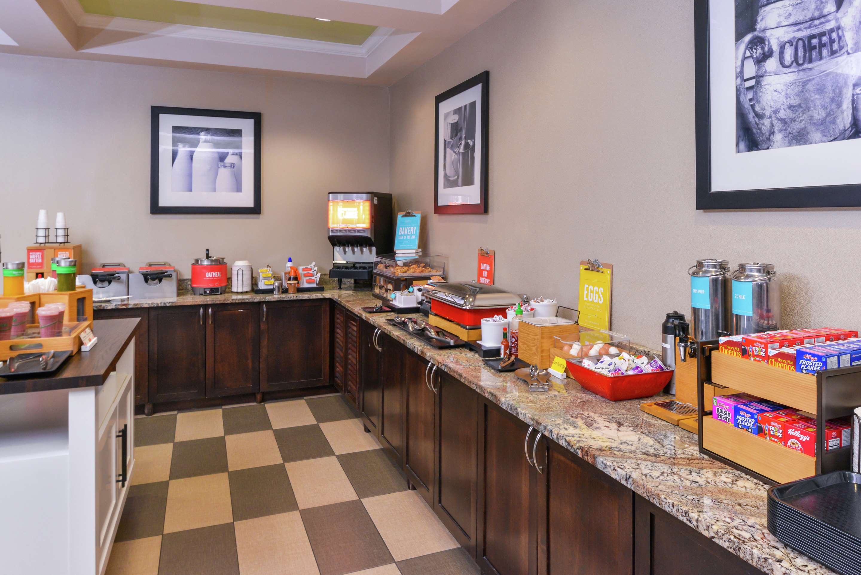 Breakfast Area | Hampton Inn Eugene