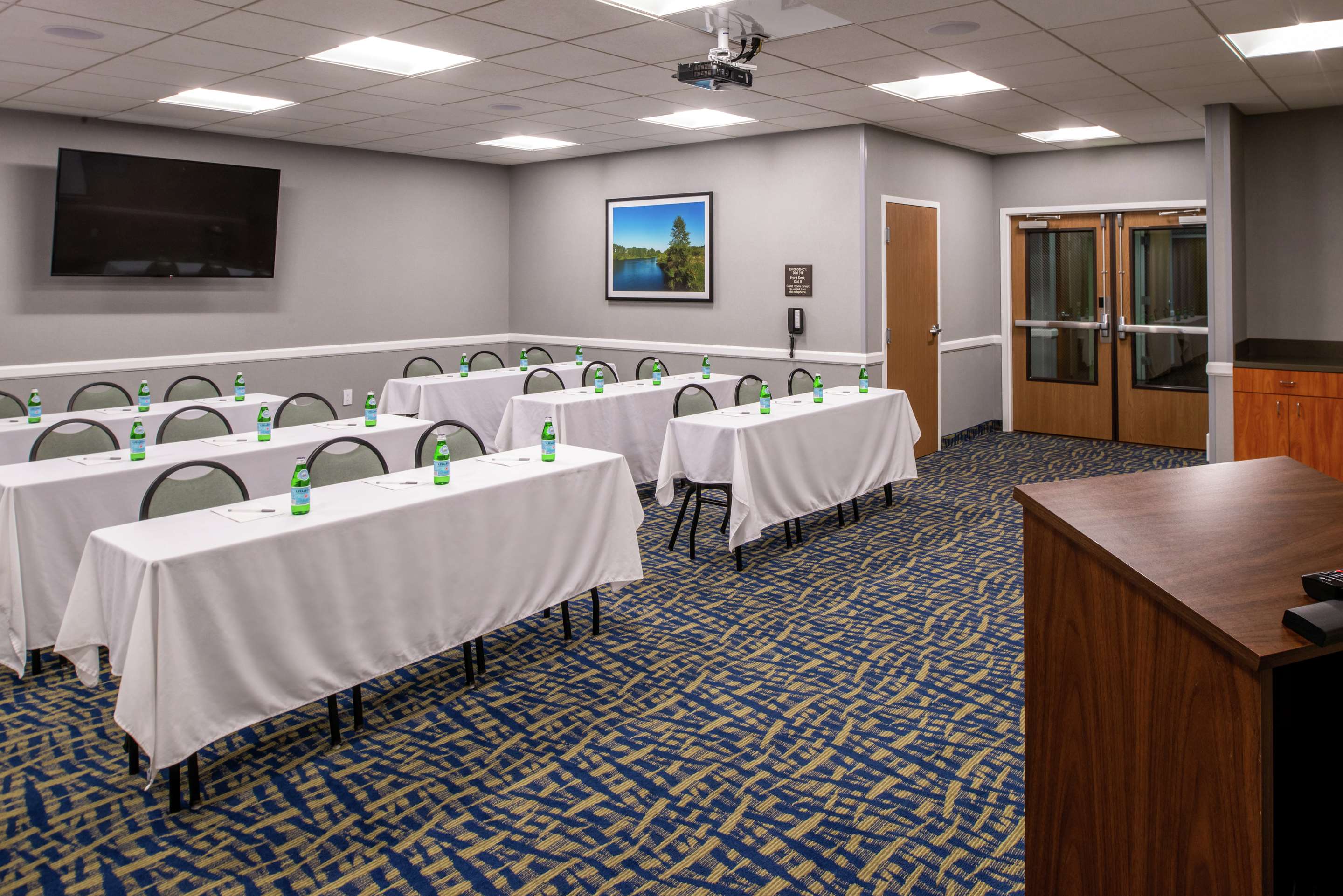 Meeting Room | Hampton Inn Eugene