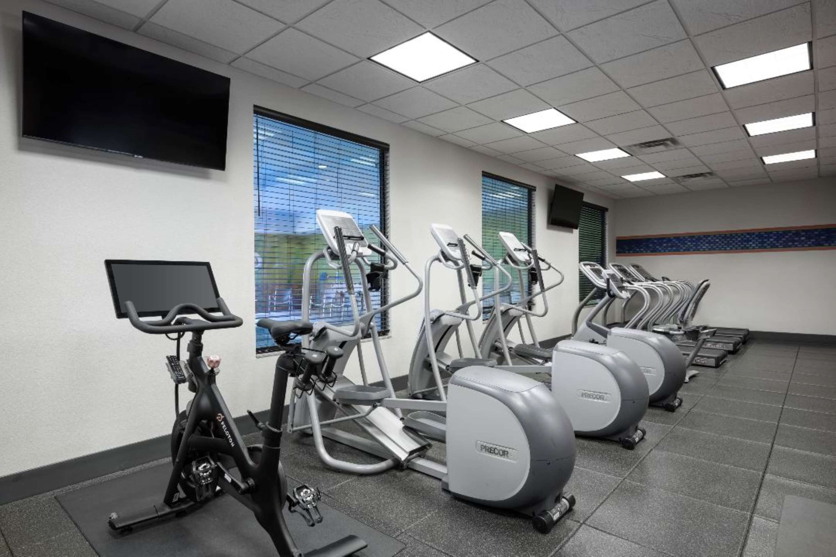 Health club fitness center gym | Hampton Inn Evansville/Airport