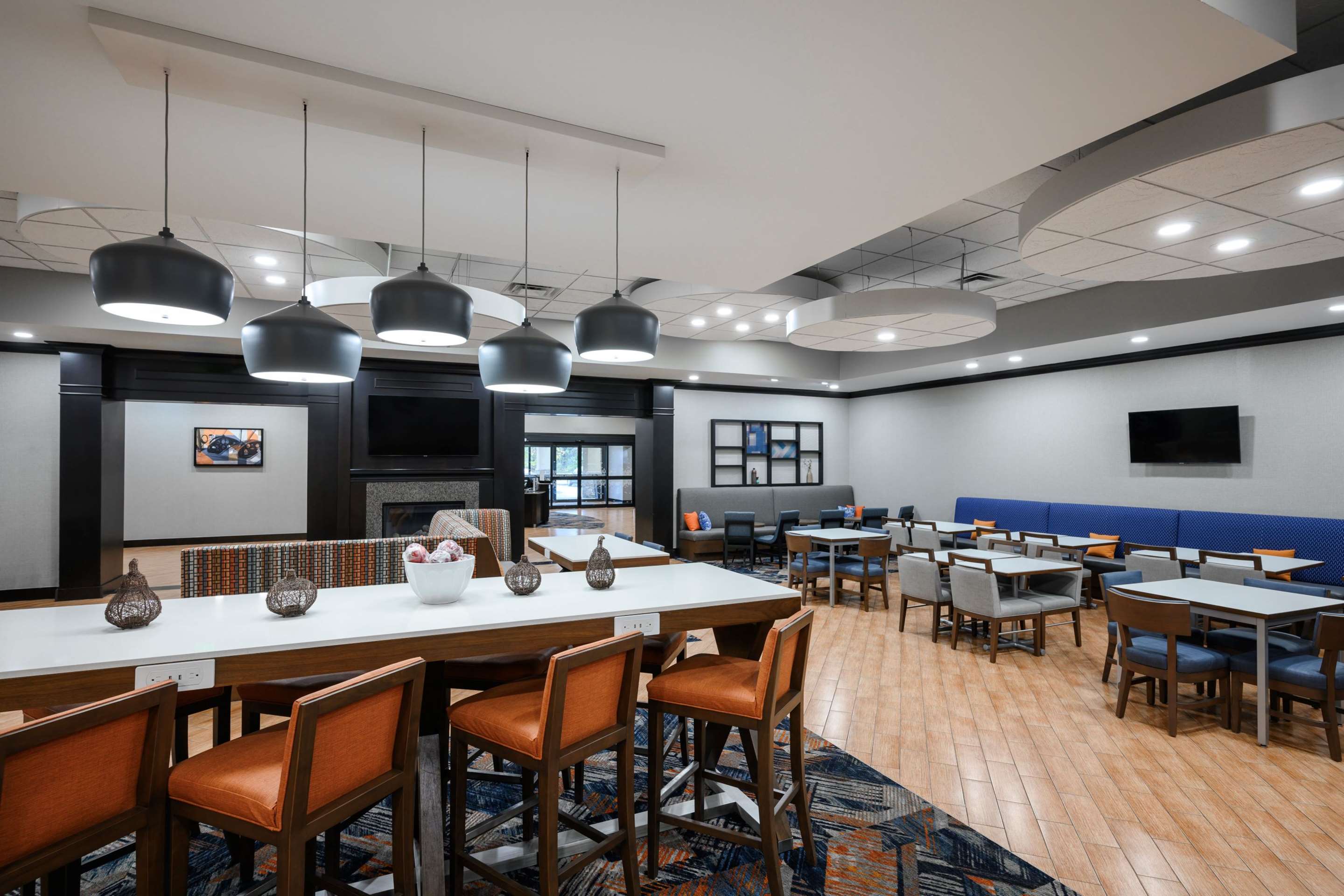Breakfast Area | Hampton Inn Evansville/Airport