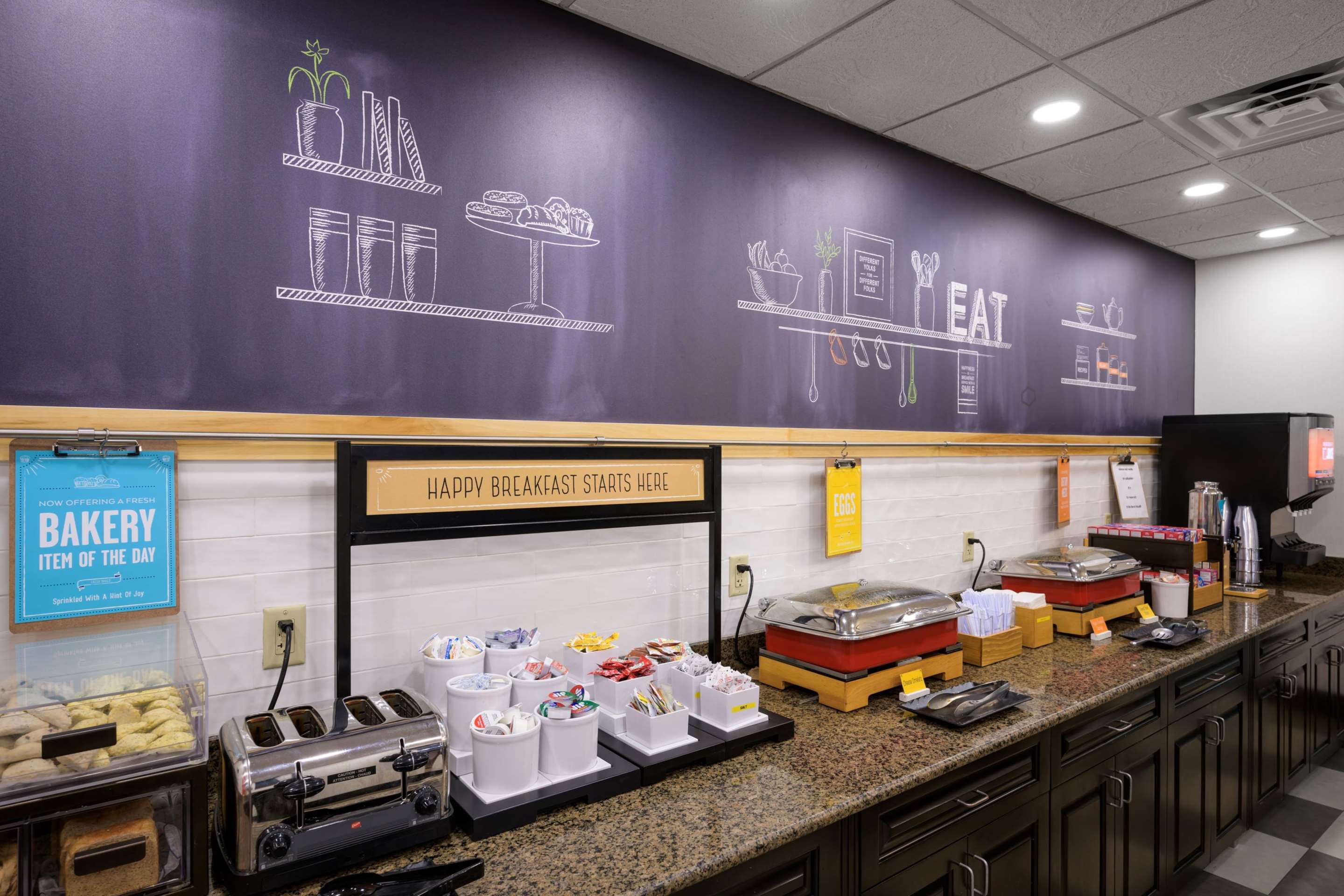 Breakfast Area | Hampton Inn Evansville/Airport