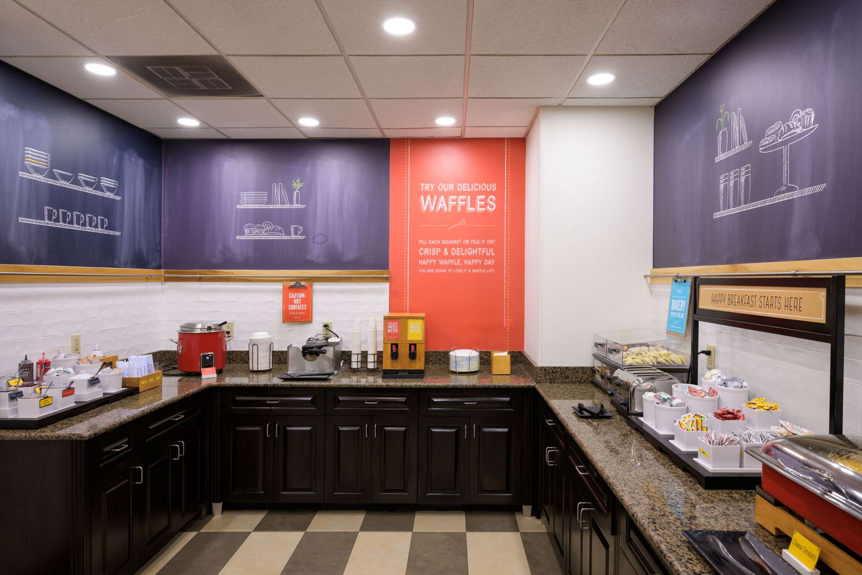 Breakfast Area | Hampton Inn Evansville/Airport