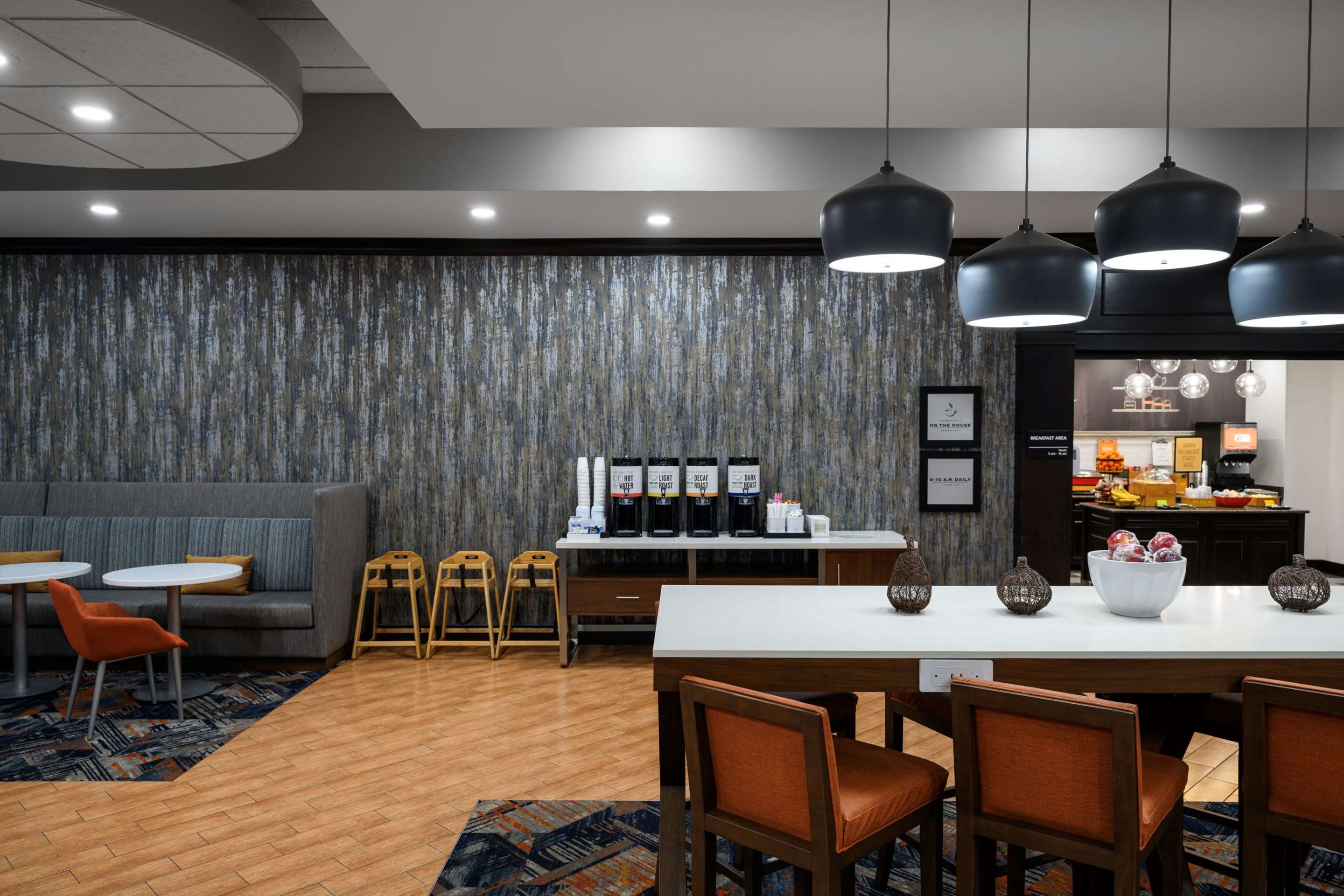 Breakfast Area | Hampton Inn Evansville/Airport