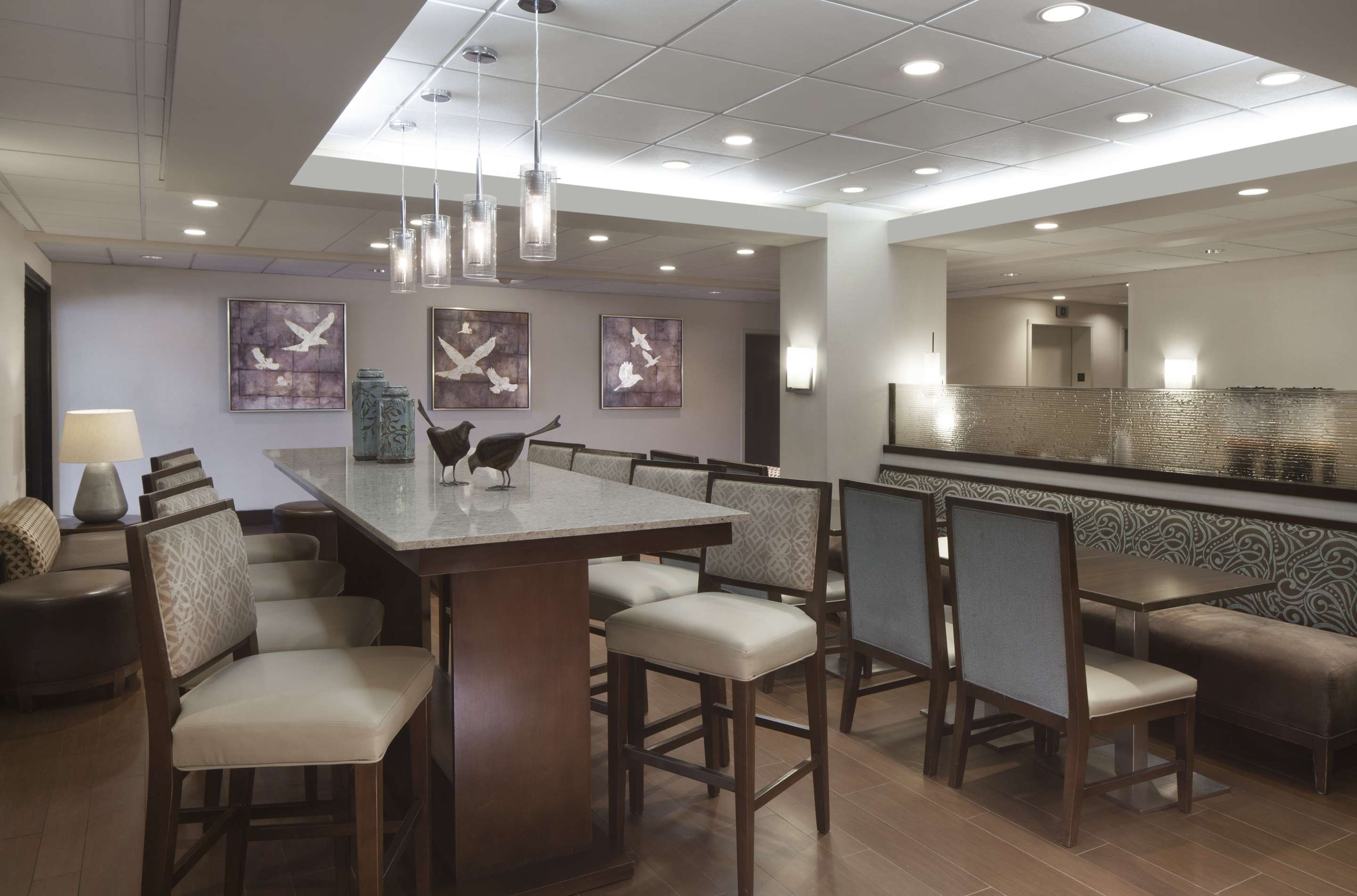 Breakfast Area | Hampton Inn Evansville