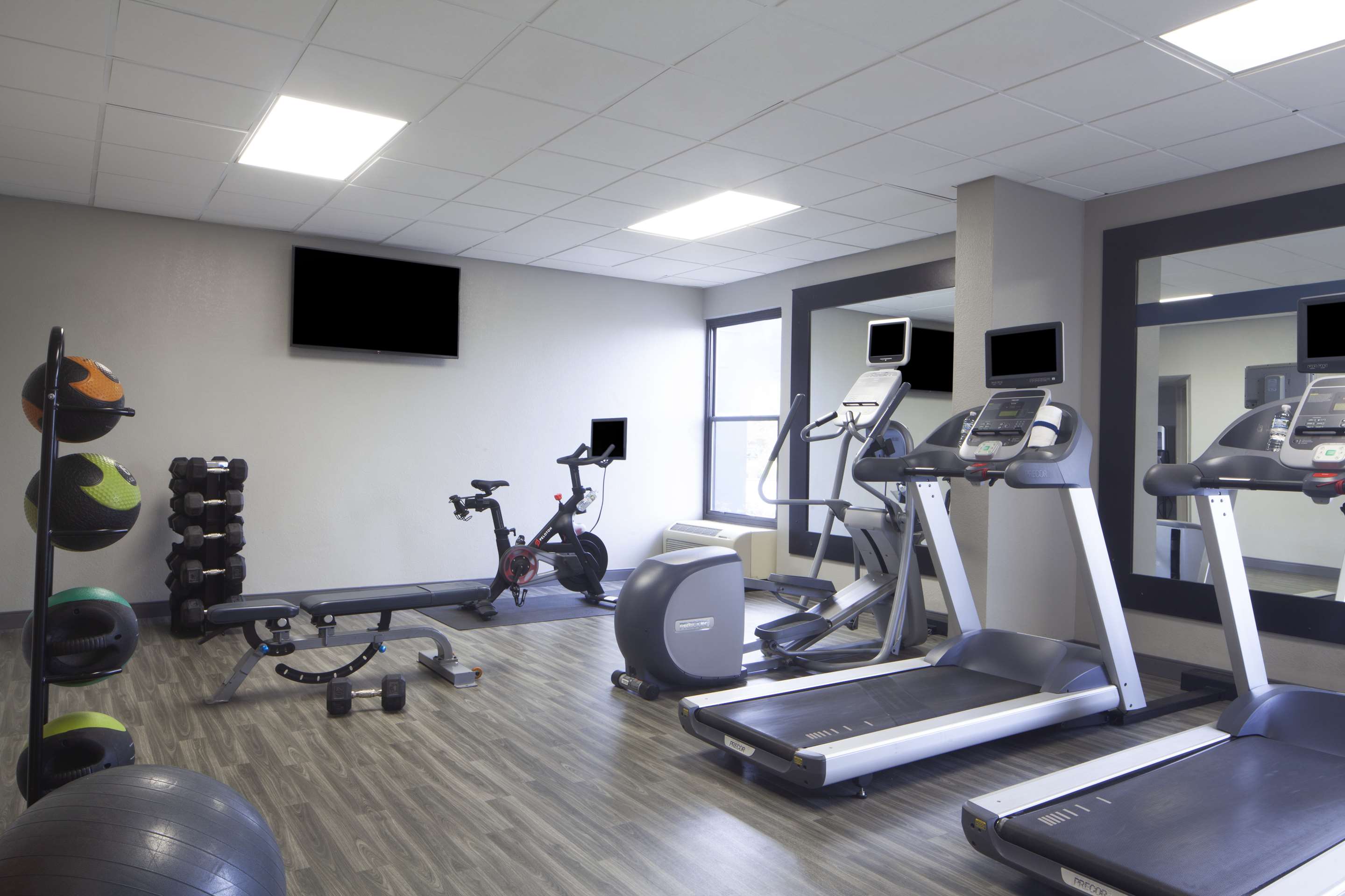 Health club fitness center gym | Hampton Inn Evansville