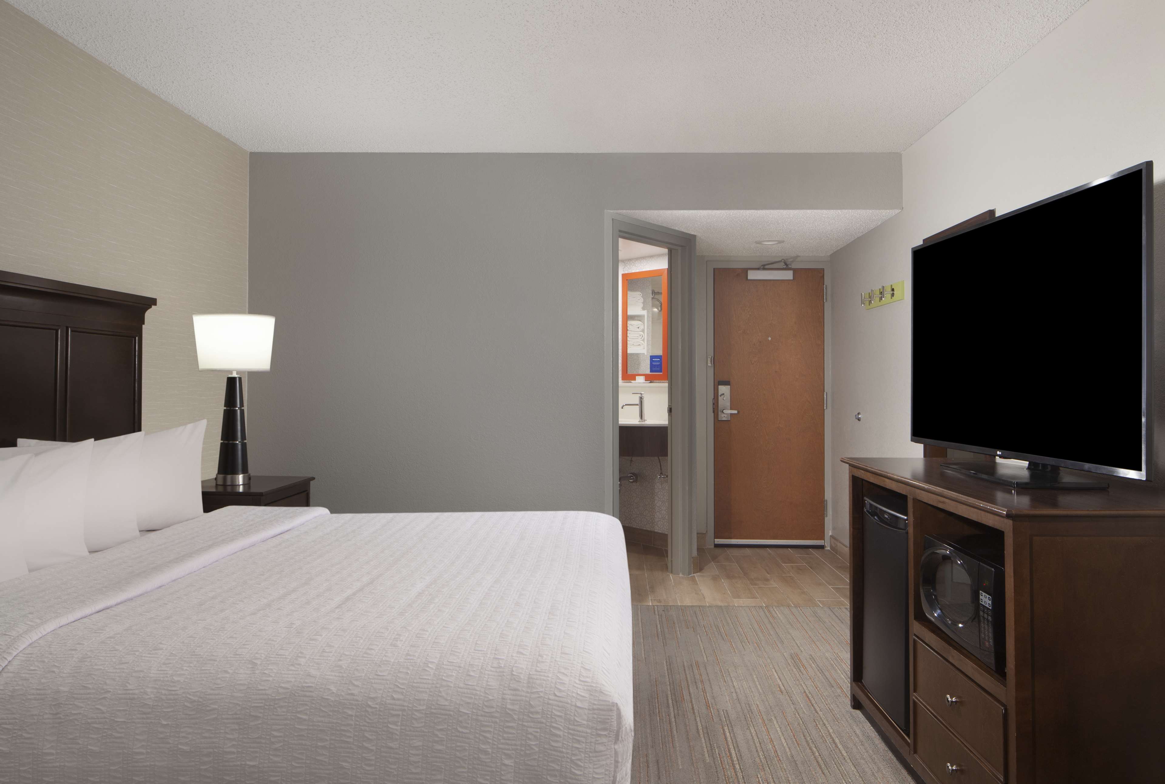 Hampton Inn by Hilton Evansville Room Type - 1 KING STUDY PURE WELLNESS