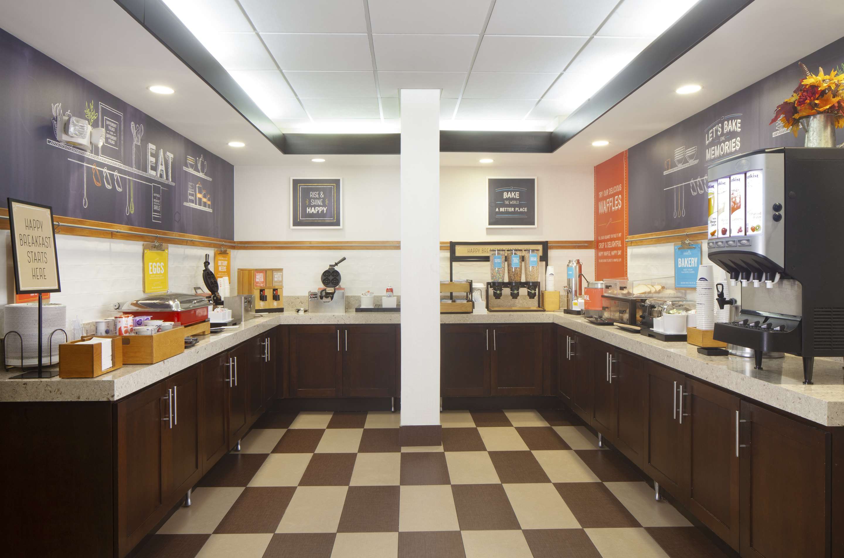 Breakfast Area | Hampton Inn Evansville