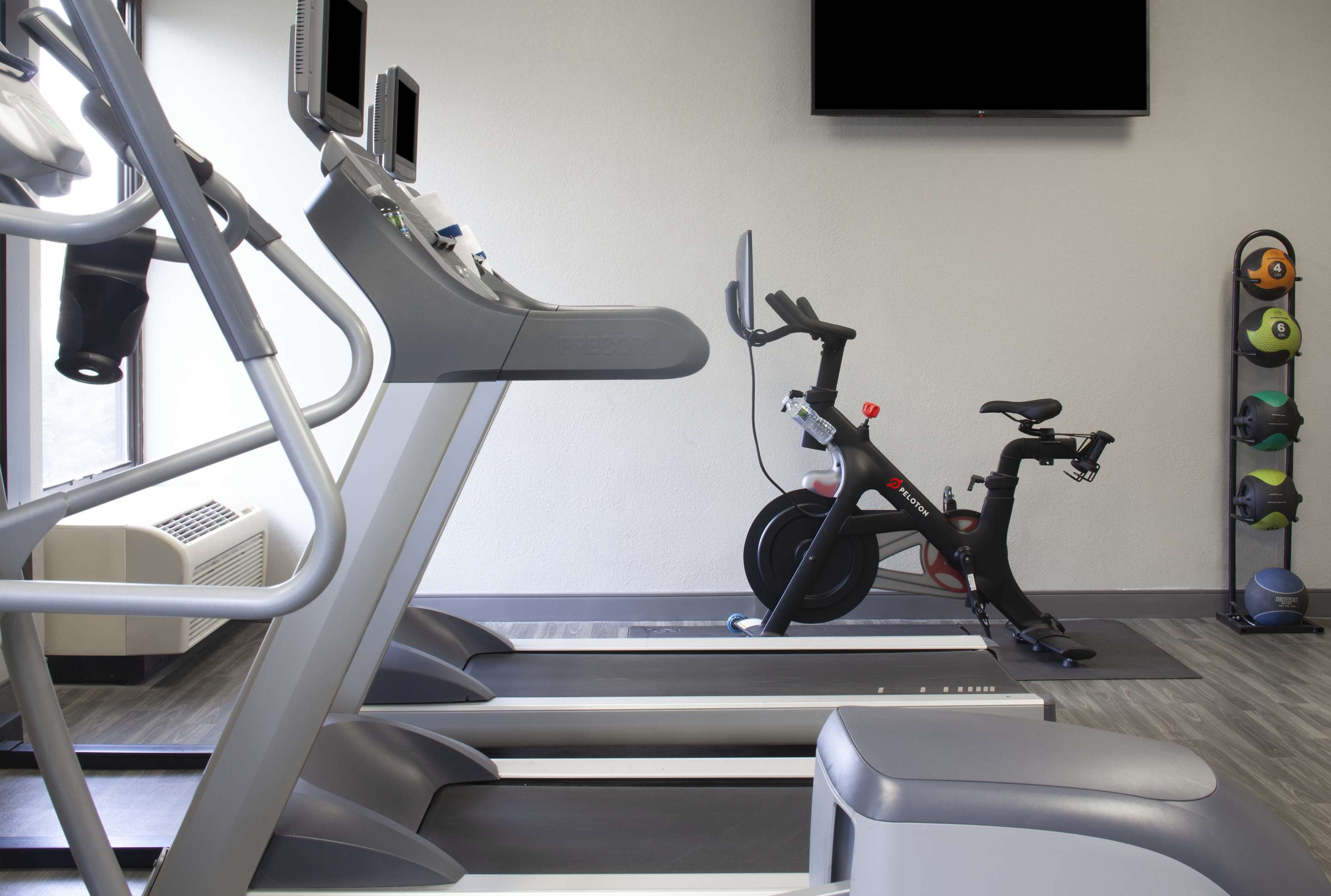Health club fitness center gym | Hampton Inn Evansville