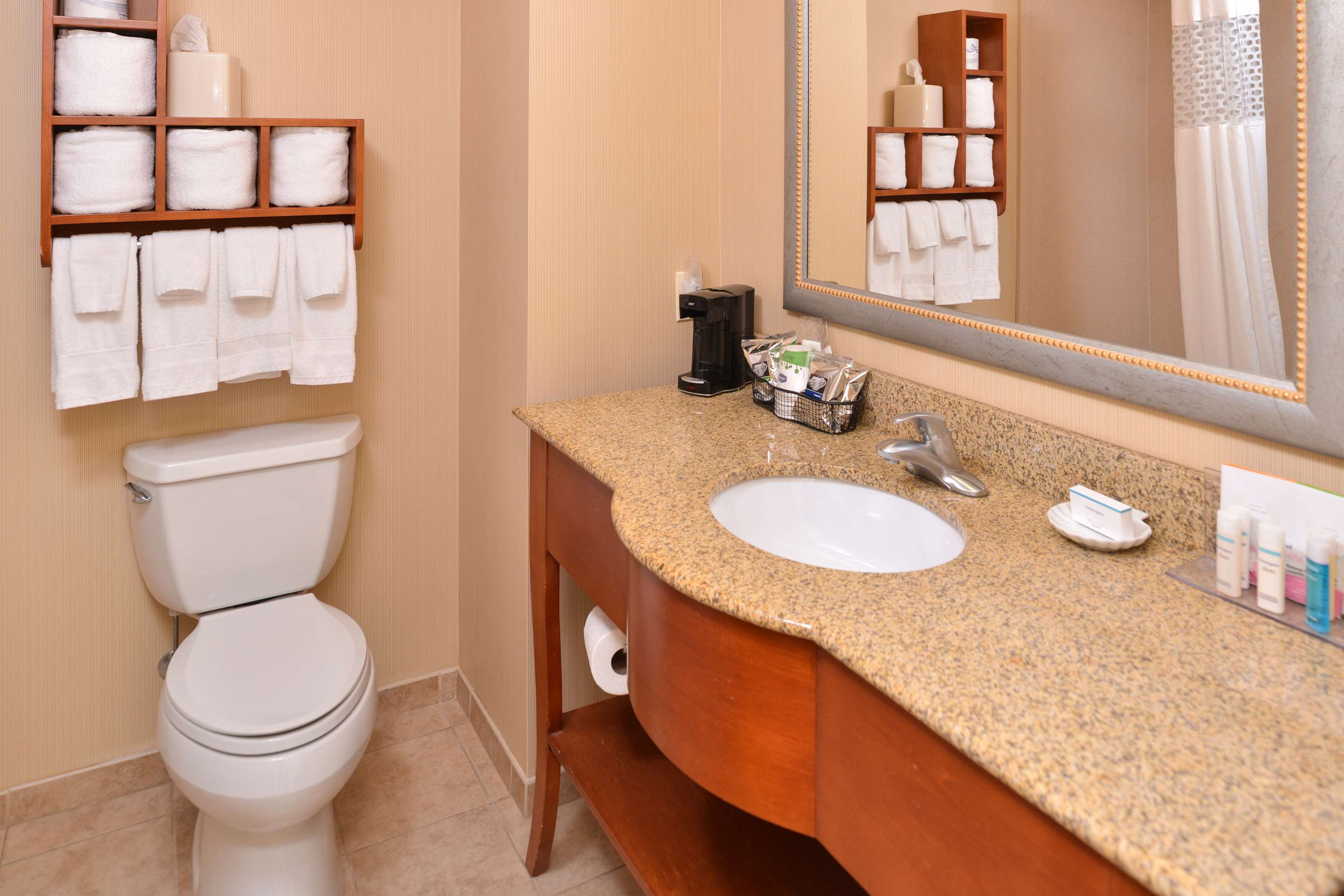 Guest room bath