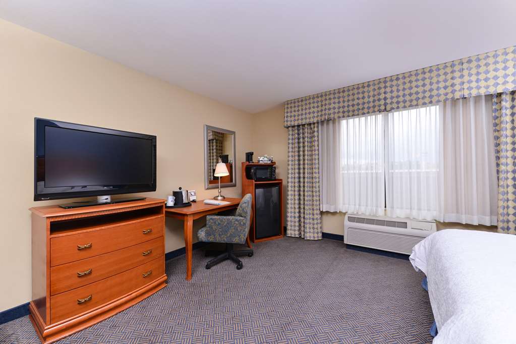 Hampton Inn by Hilton Evanston Room Type - 1 KNG HEARING ACC NOSMOK