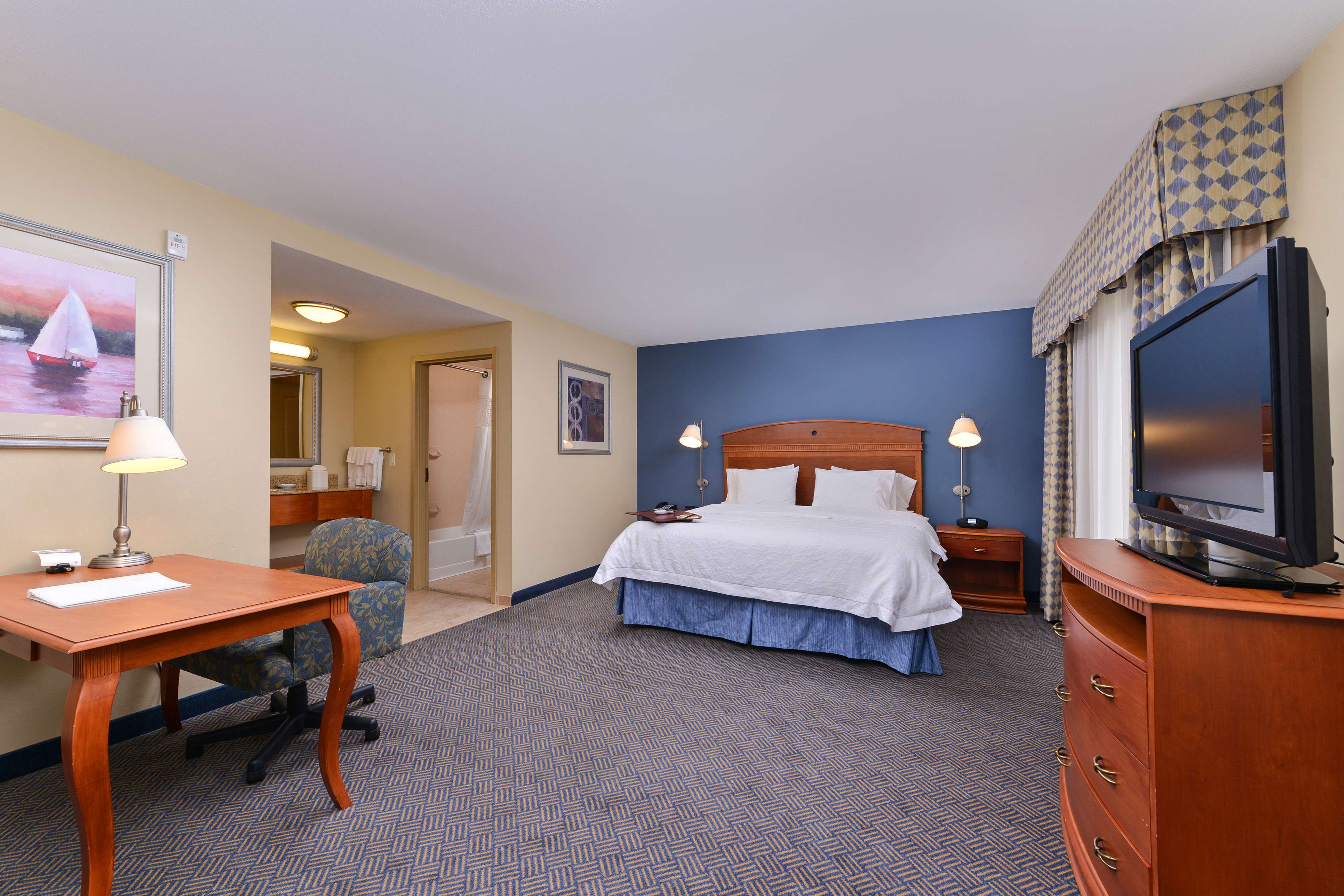 Hampton Inn by Hilton Evanston Room Type - 1KNG STUDIO SOFABED NOSMOK