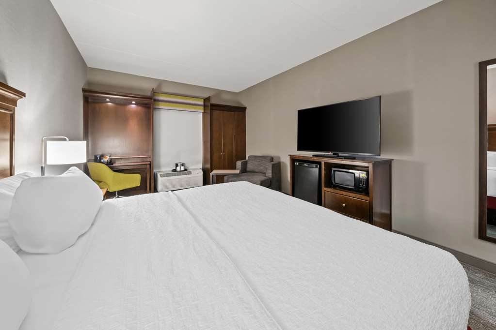 Hampton Inn by Hilton New Bedford/Fairhaven - Tap to explore photos