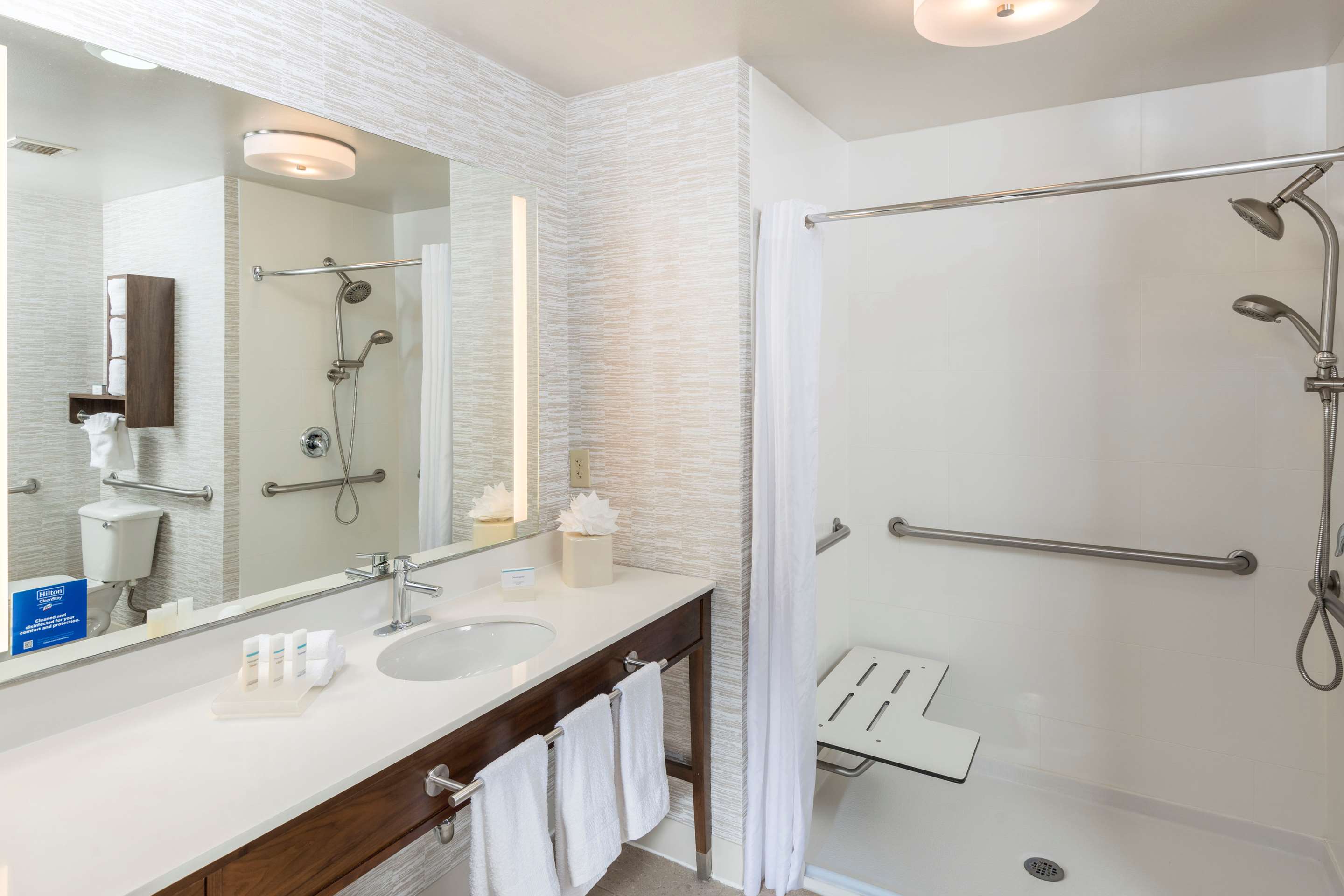 Guest room bath